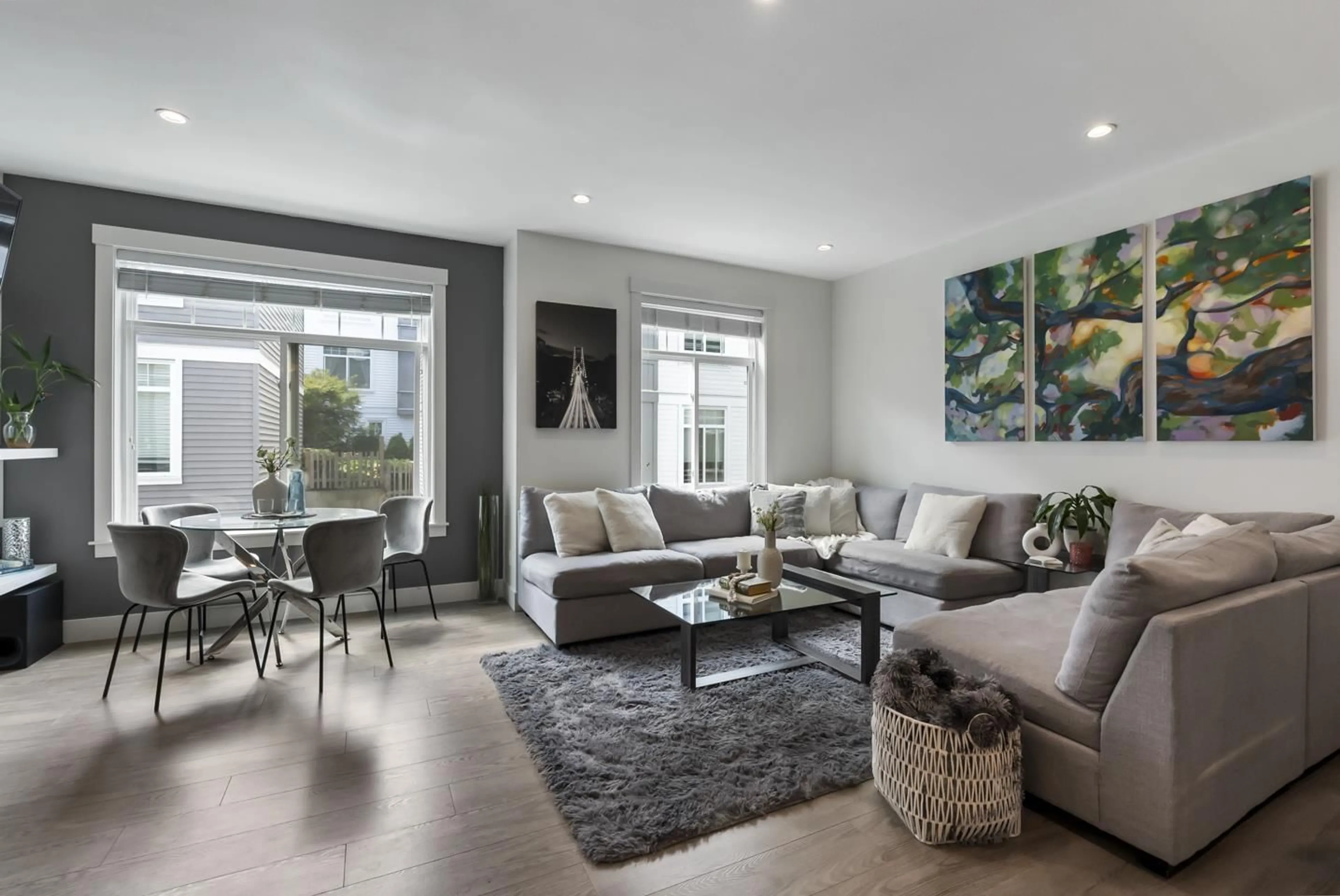 Living room with furniture, unknown for 10 - 11267 133, Surrey British Columbia V3R0E3