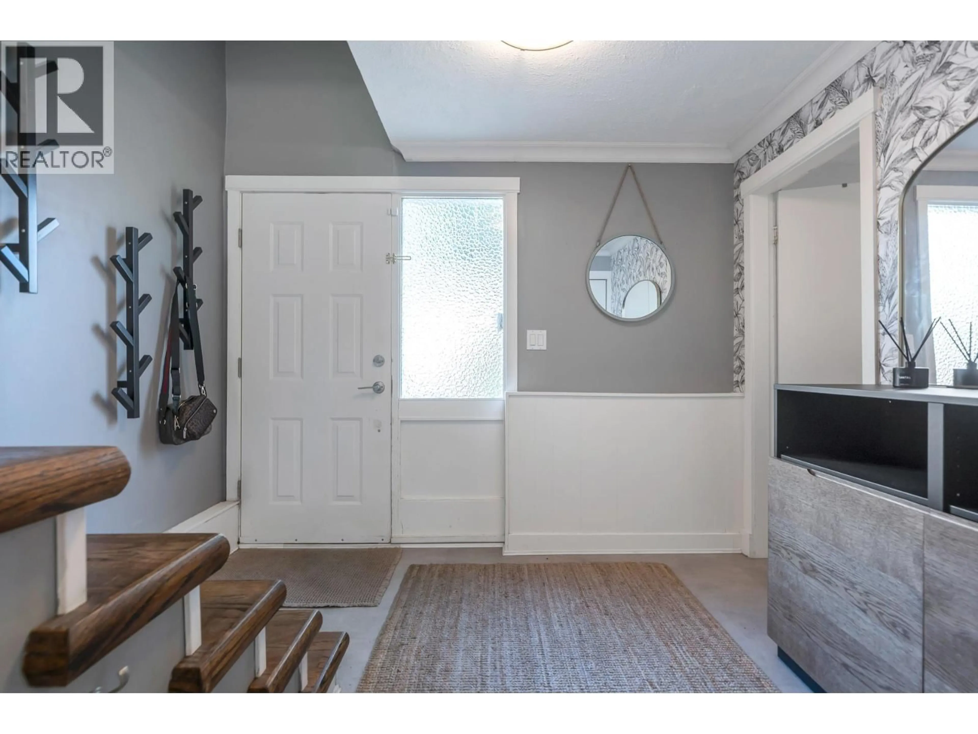 Indoor entryway for 5526 6A AVENUE, Delta British Columbia V4M1P6