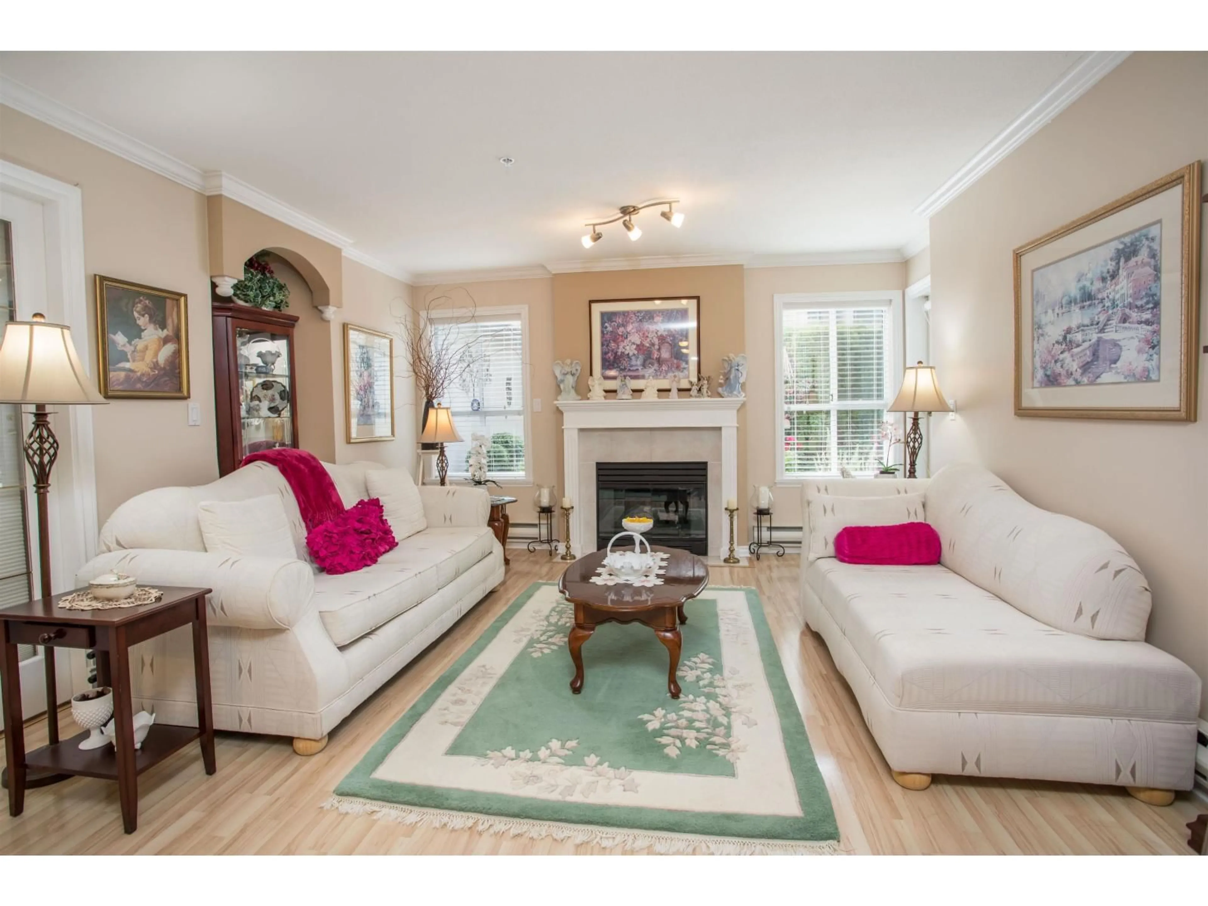 Living room with furniture, unknown for 107 - 15272 20, Surrey British Columbia V4A2A3