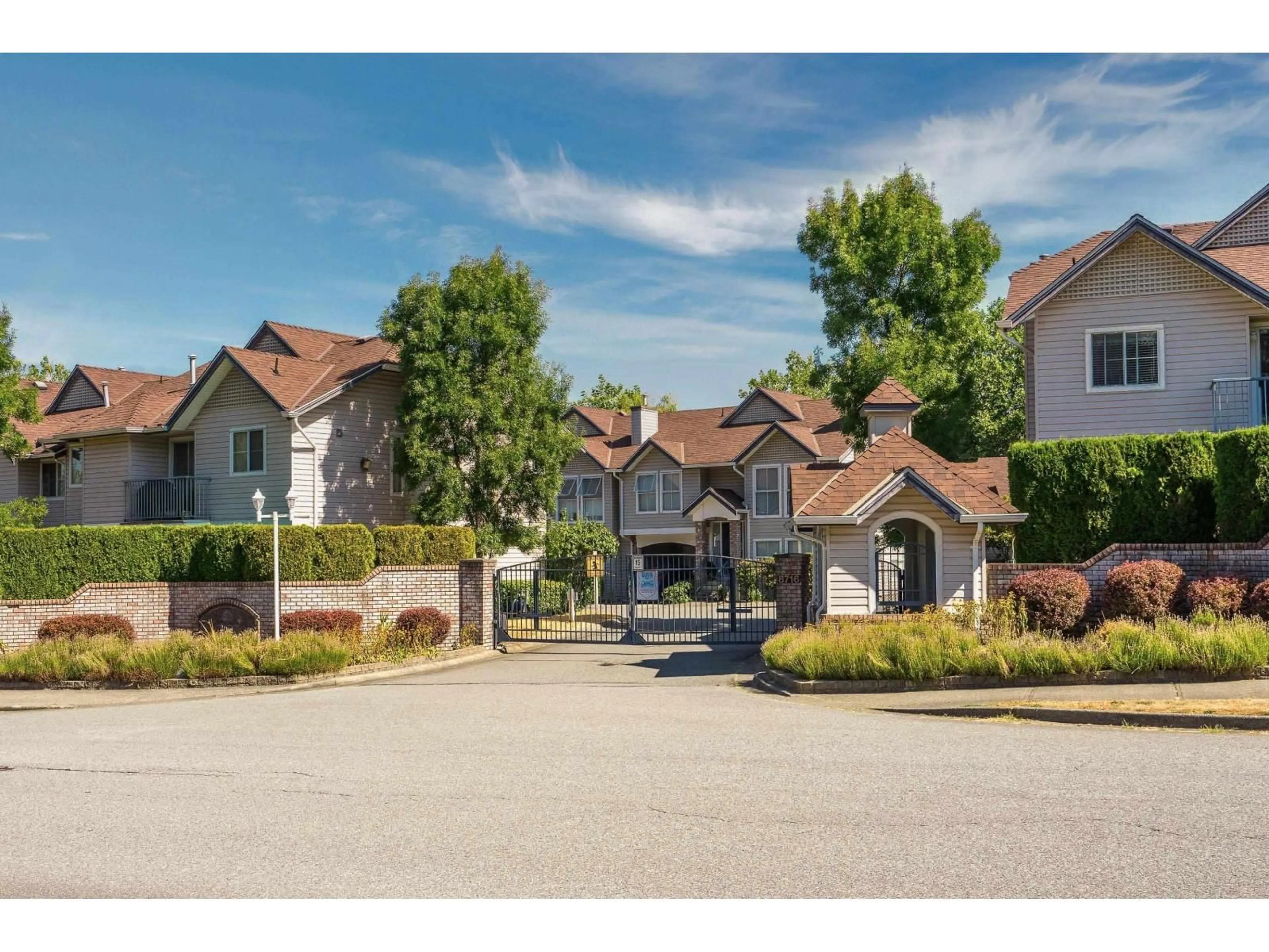 A pic from outside/outdoor area/front of a property/back of a property/a pic from drone, mountain view for 20 - 8716 WALNUT GROVE, Langley British Columbia V1M2K2