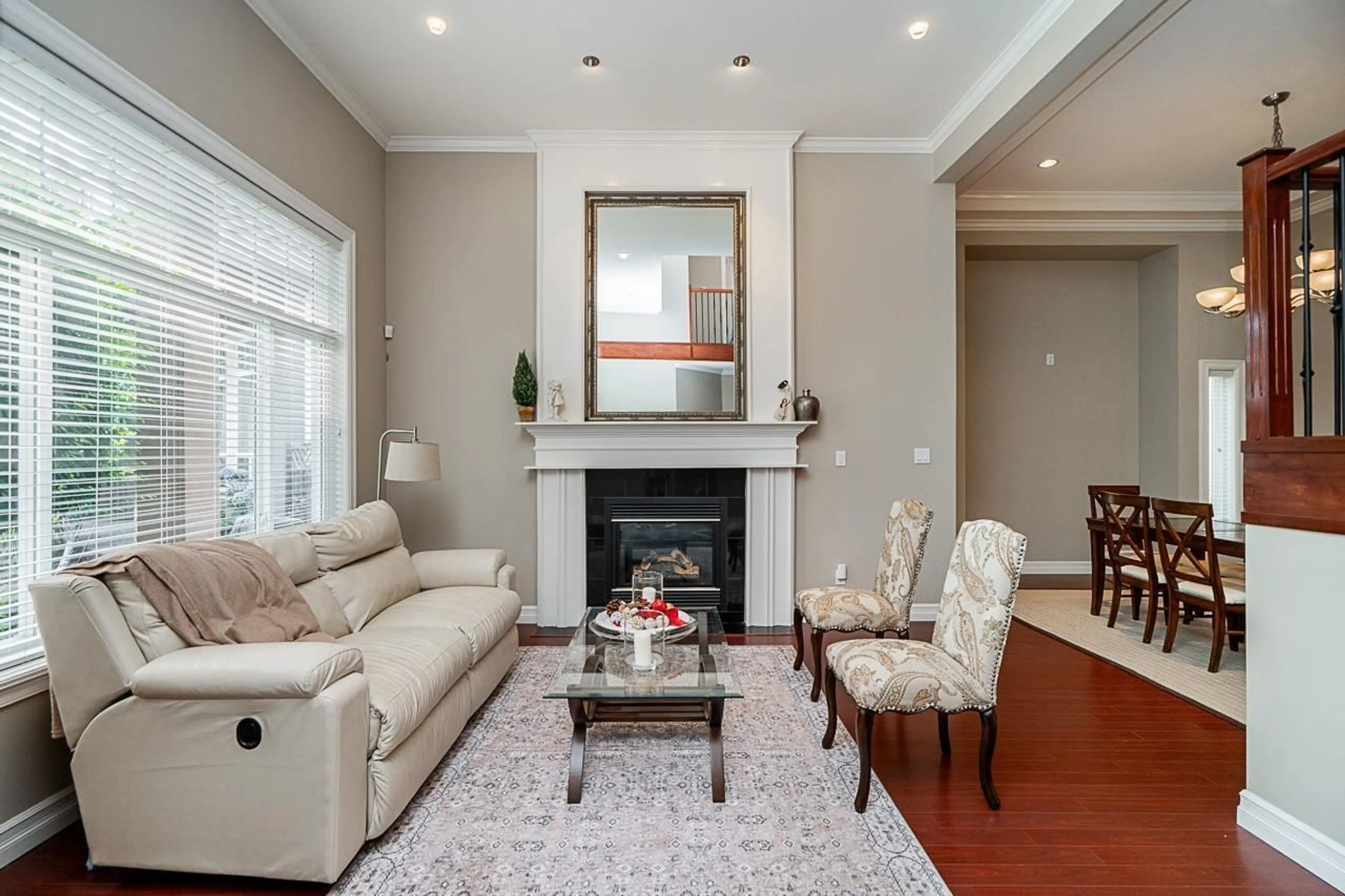 Living room with furniture, unknown for 15967 110A, Surrey British Columbia V4N4Y2