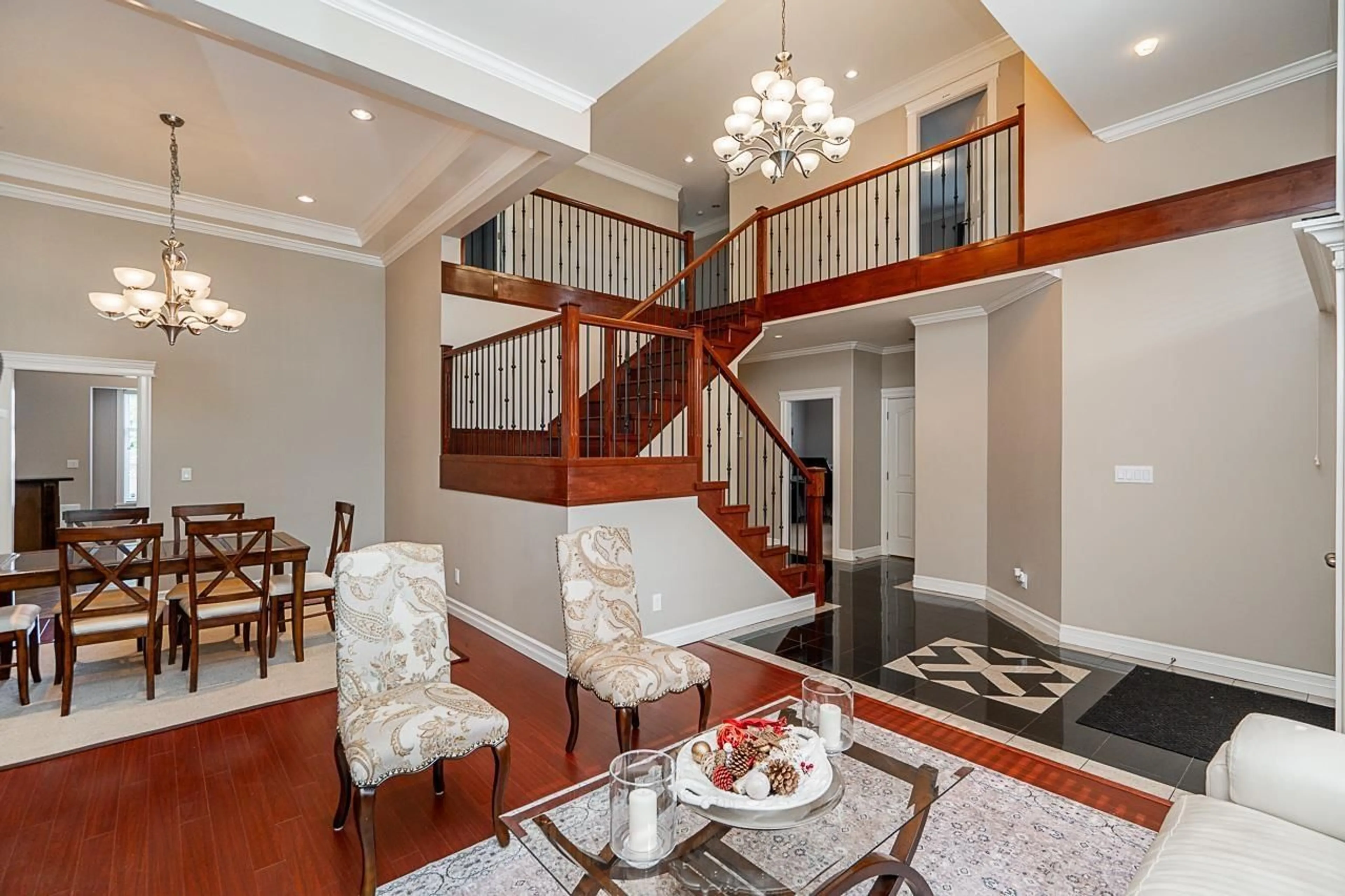 Indoor foyer for 15967 110A, Surrey British Columbia V4N4Y2