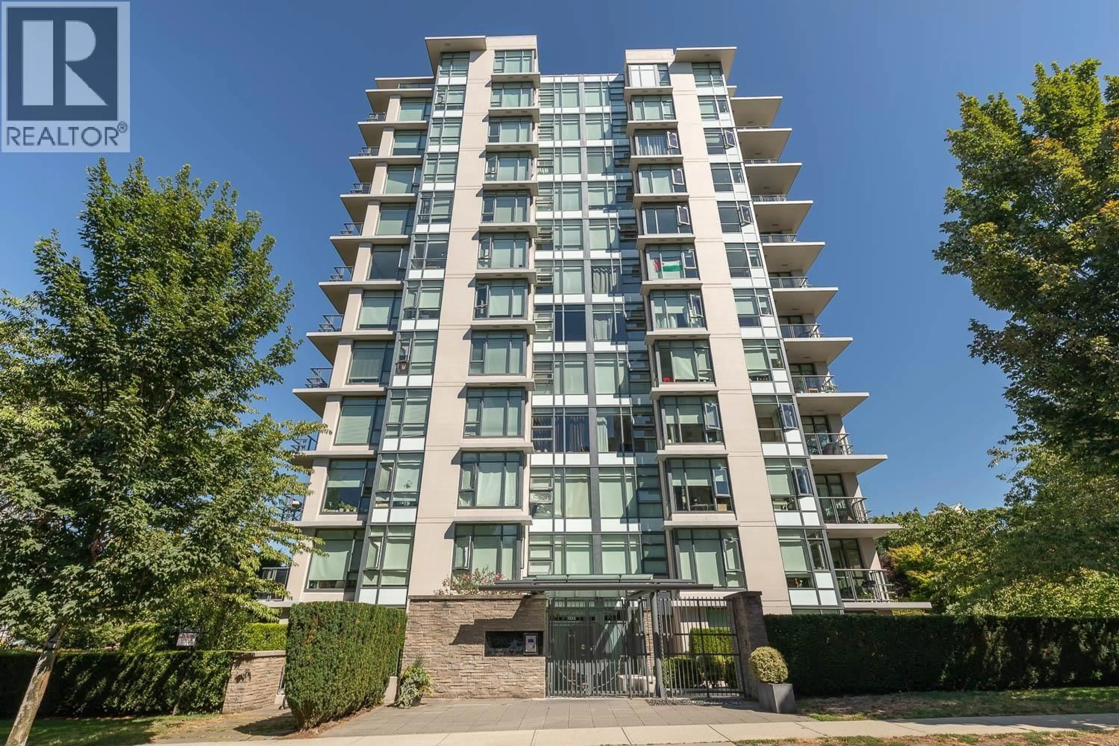 Indoor foyer for 302 - 1333 11TH AVENUE, Vancouver British Columbia V6H0A4