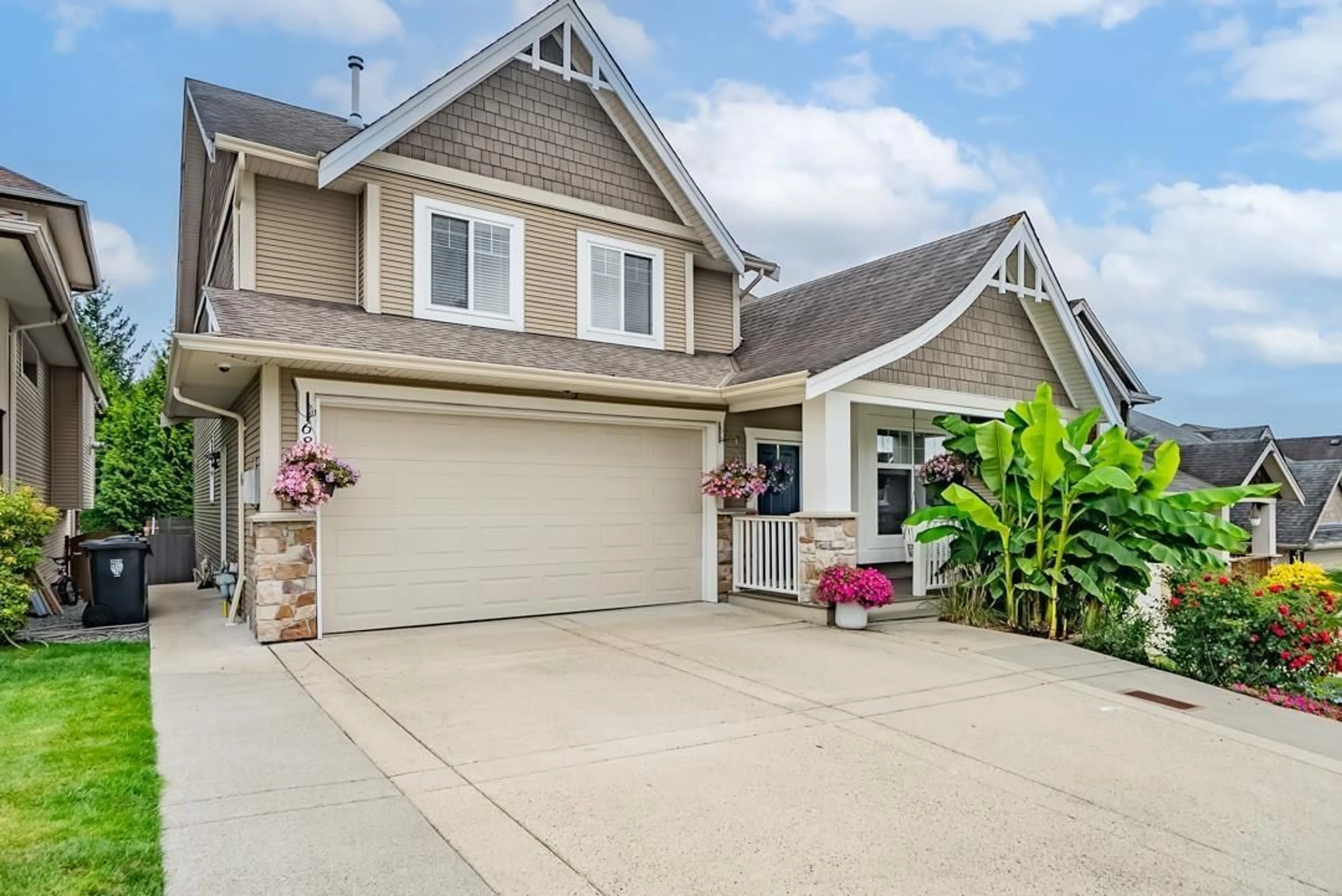 Home with vinyl exterior material, street for 6848 198B, Langley British Columbia V2Y3B8