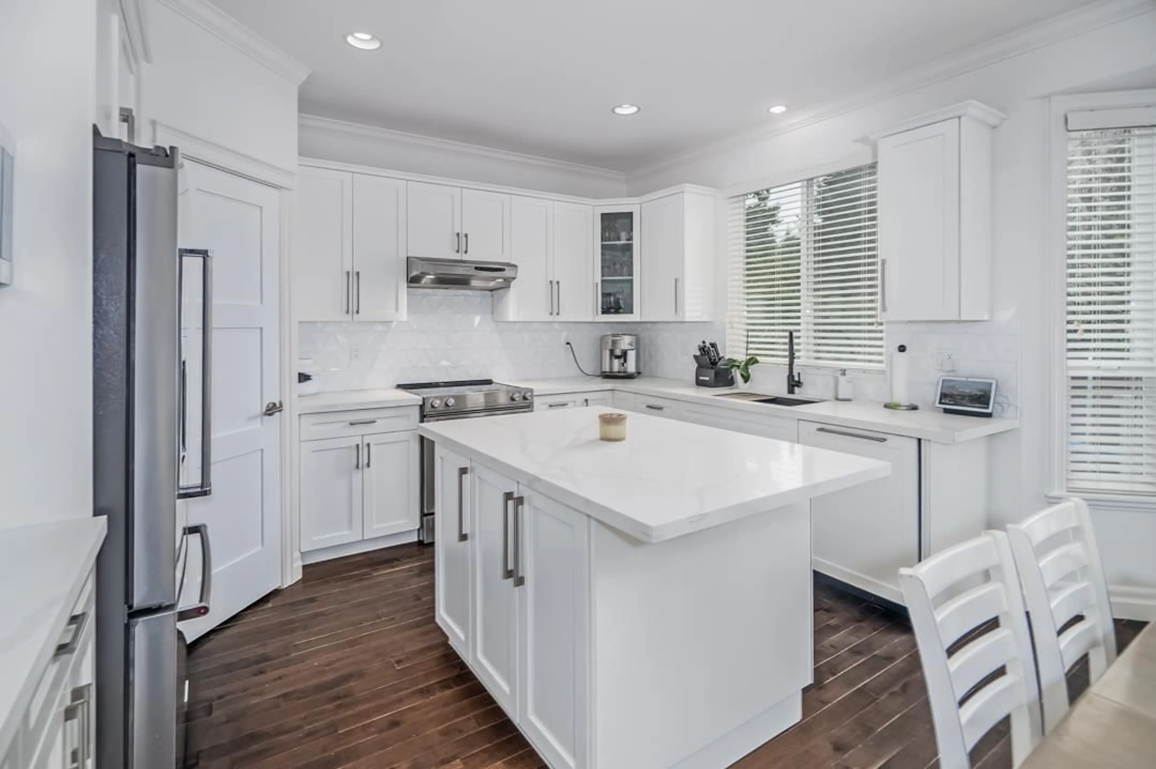 Open concept kitchen, unknown for 6848 198B, Langley British Columbia V2Y3B8