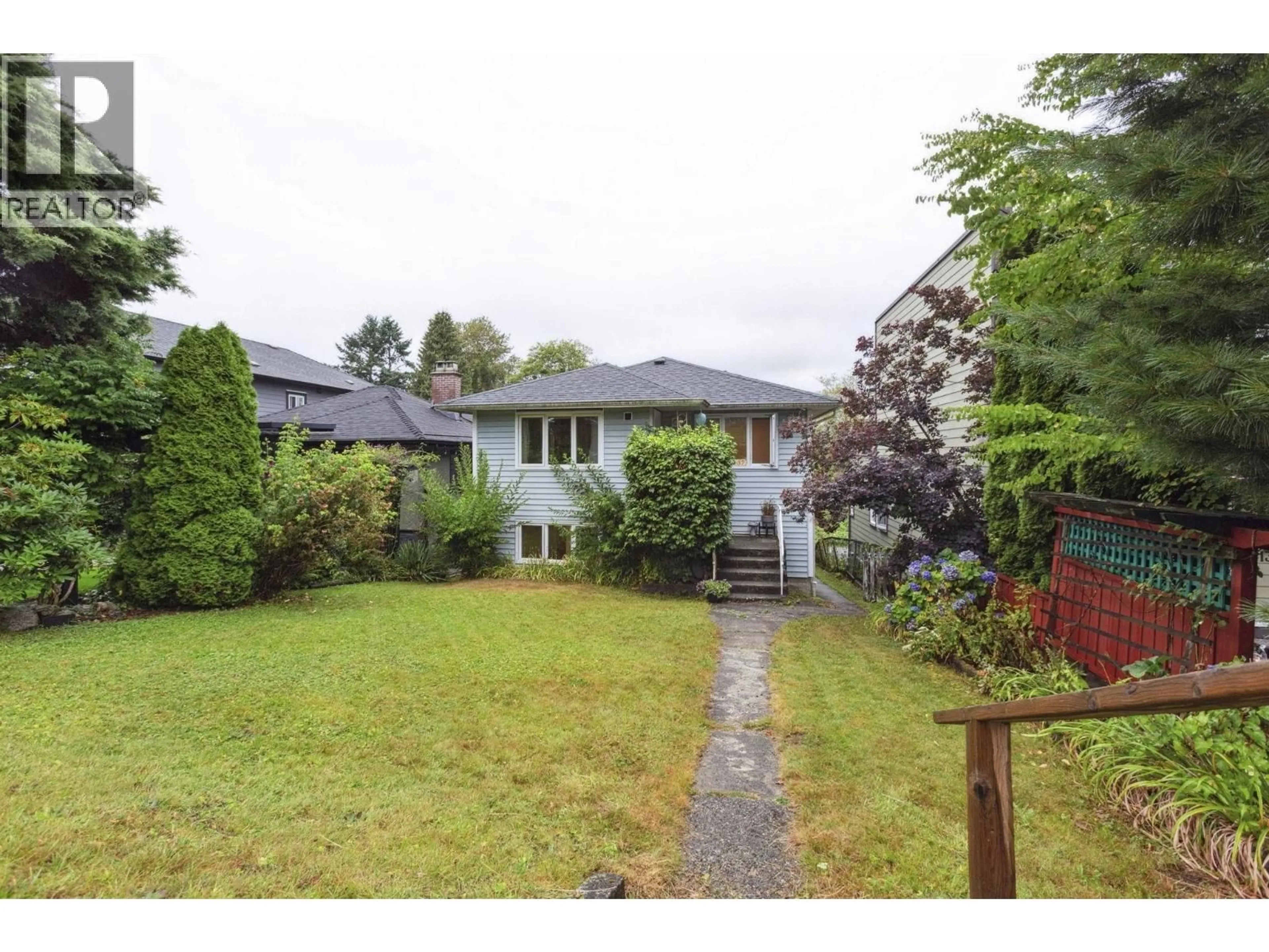 A pic from outside/outdoor area/front of a property/back of a property/a pic from drone, street for 4137 YALE STREET, Burnaby British Columbia V5C1R2