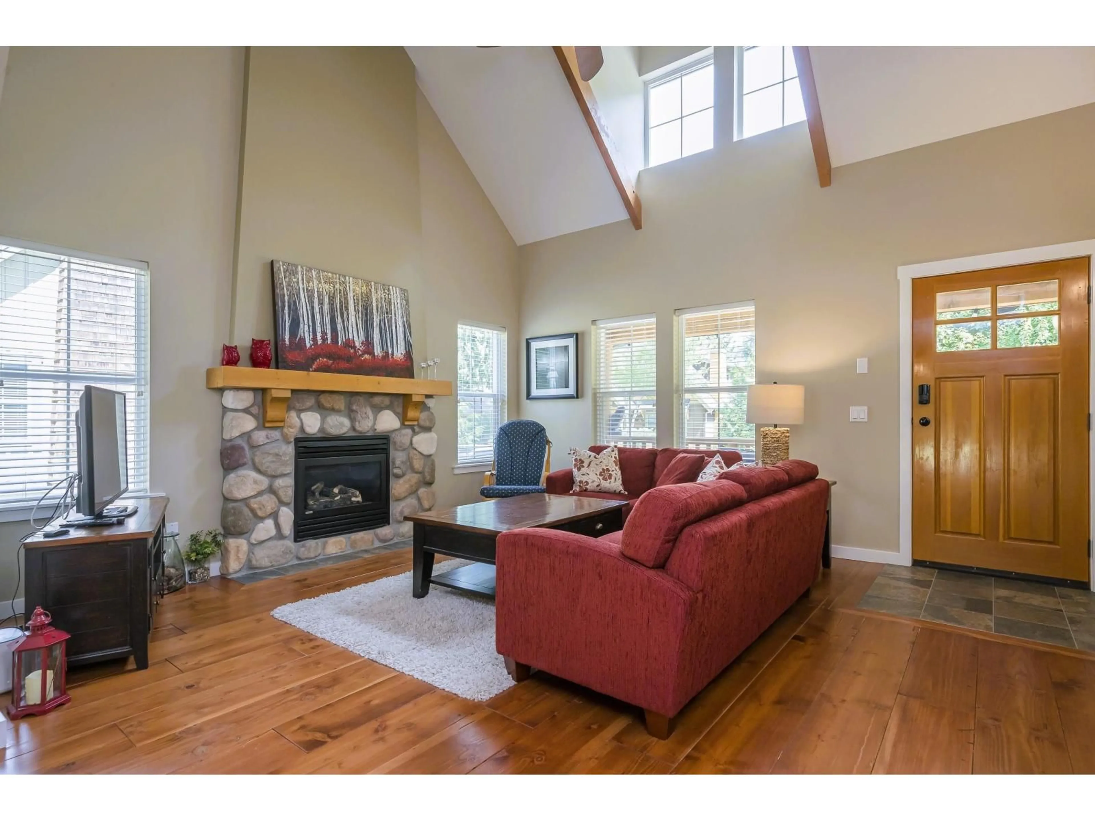 Living room with furniture, wood/laminate floor for 1843 RAVENWOOD TRAIL, Lindell Beach British Columbia V2R0E1