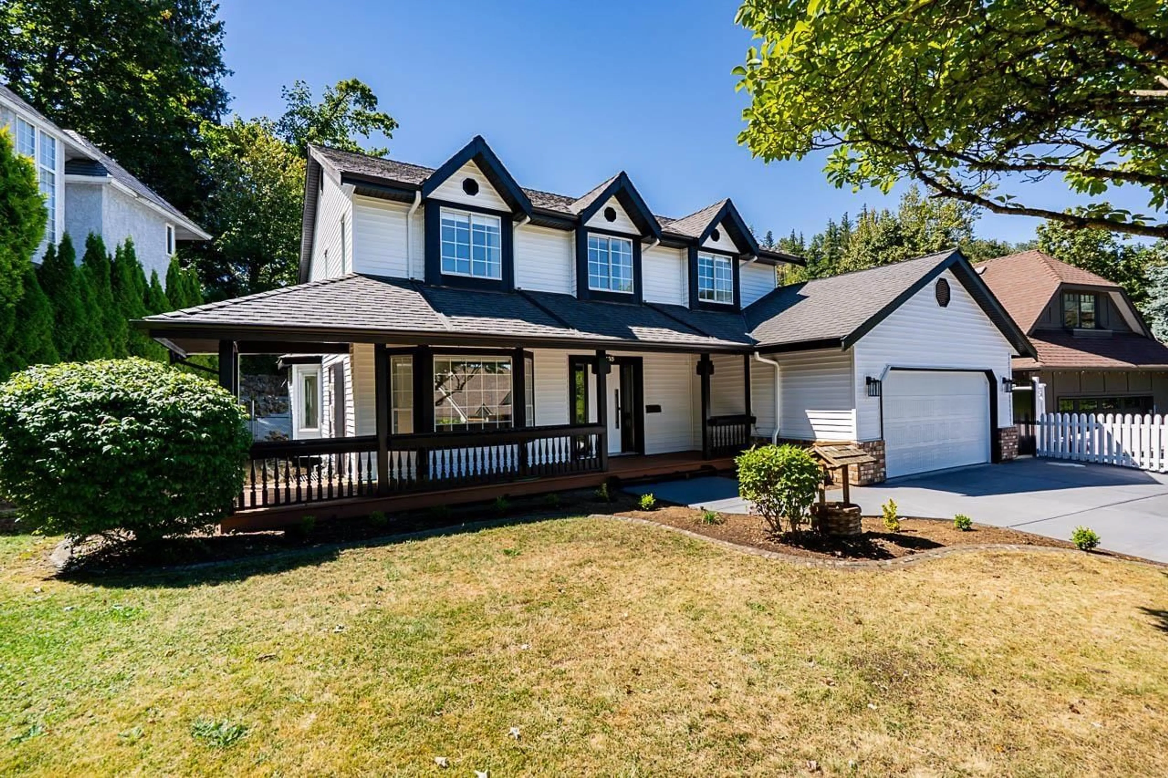 Home with vinyl exterior material, street for 2455 MOUNTAIN, Abbotsford British Columbia V3G1E9