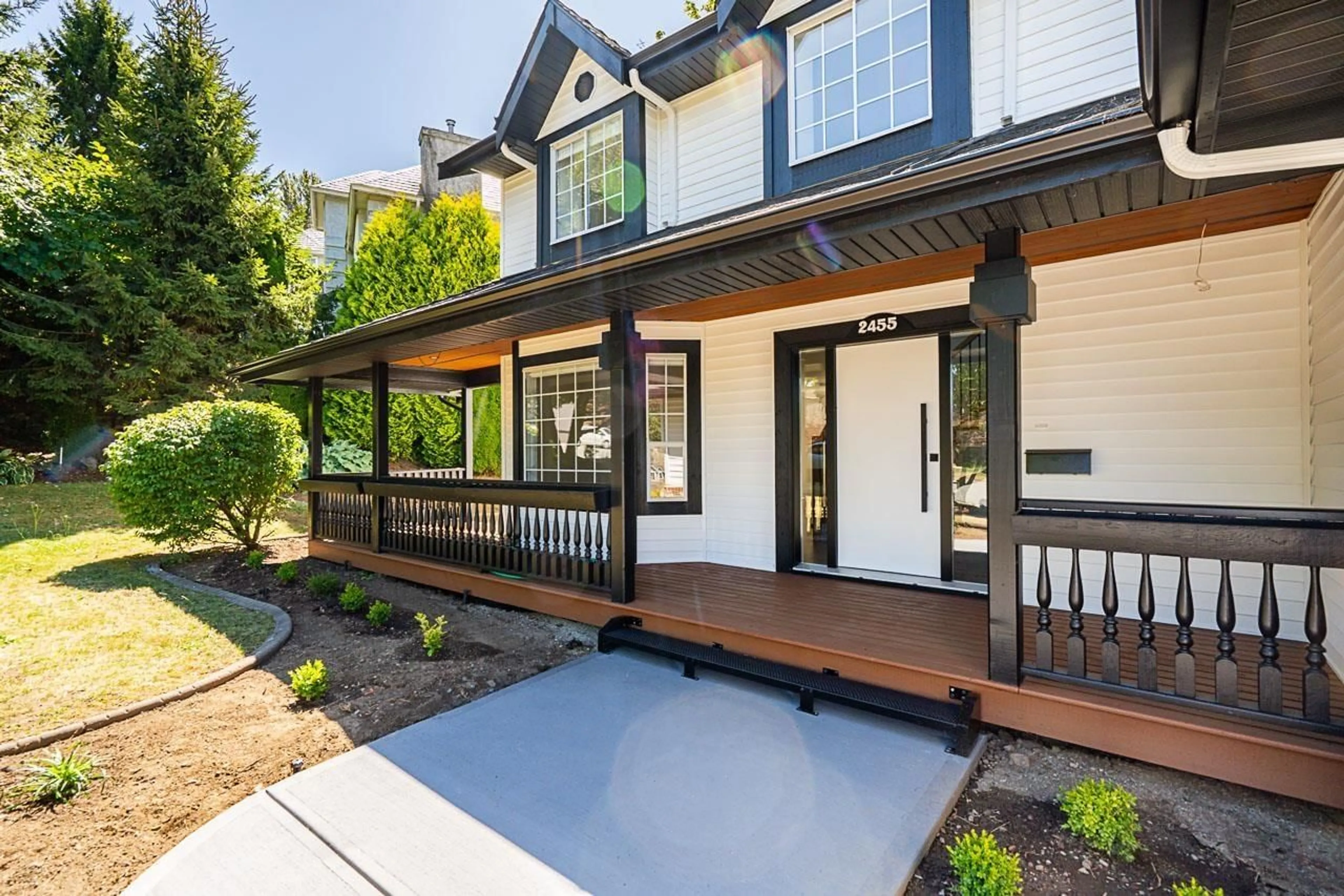 Home with vinyl exterior material, street for 2455 MOUNTAIN, Abbotsford British Columbia V3G1E9