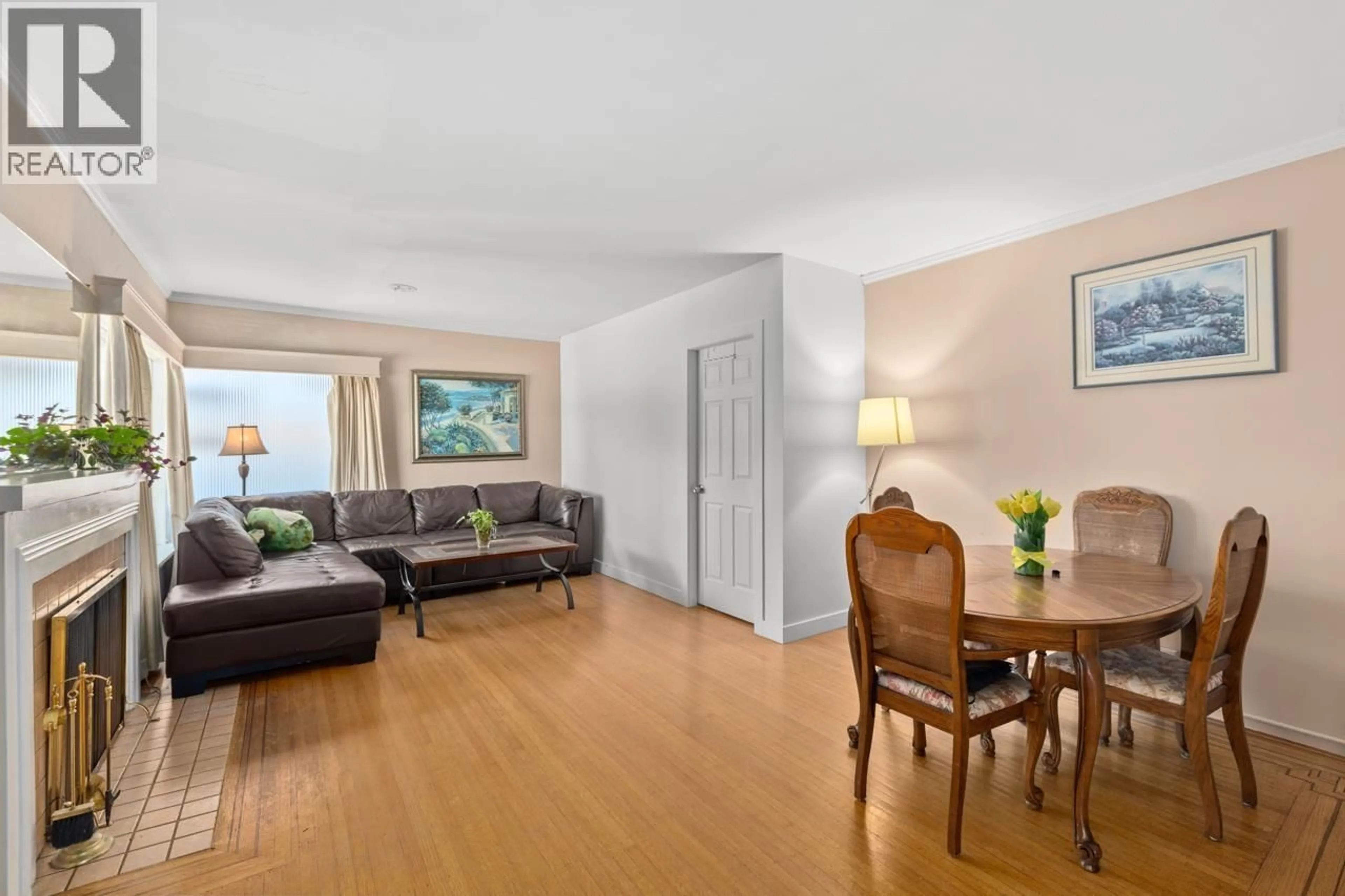 Living room with furniture, wood/laminate floor for 6930 GRANVILLE STREET, Vancouver British Columbia V6P4X5