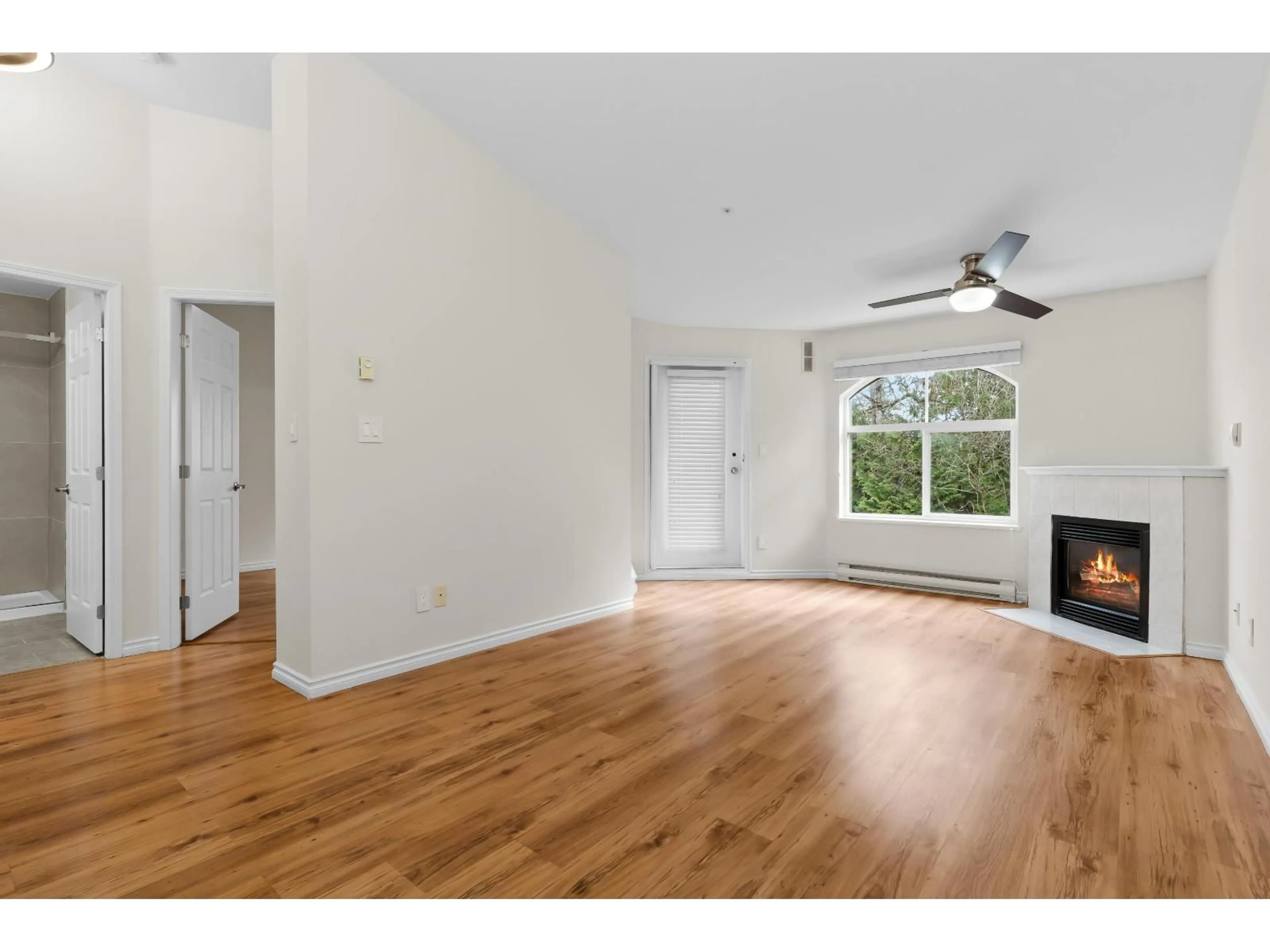 A pic of a room for 307 - 12739 72, Surrey British Columbia V3W2M7