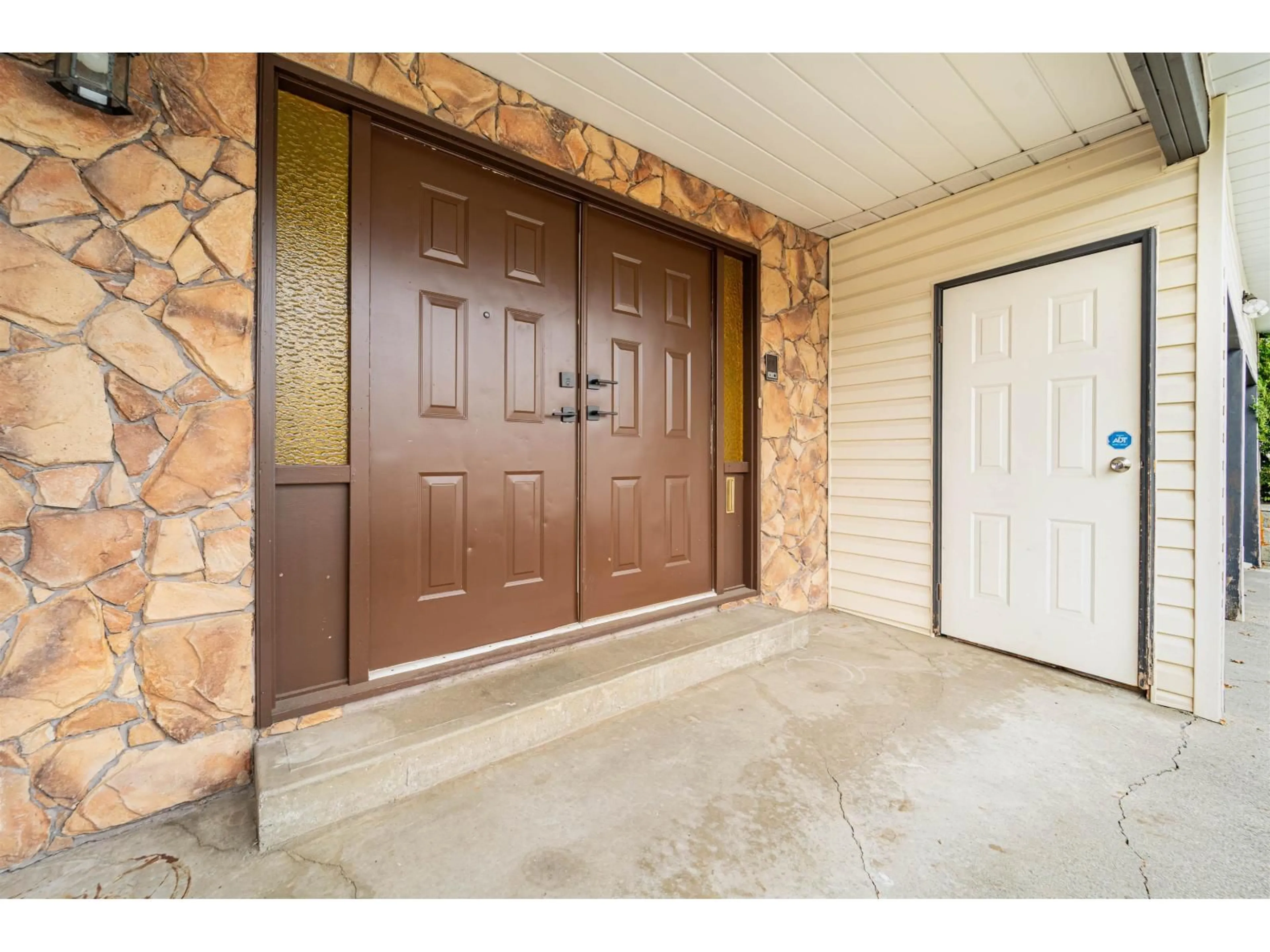 Indoor entryway for 2071 EMERSON, Abbotsford British Columbia V2T3H8