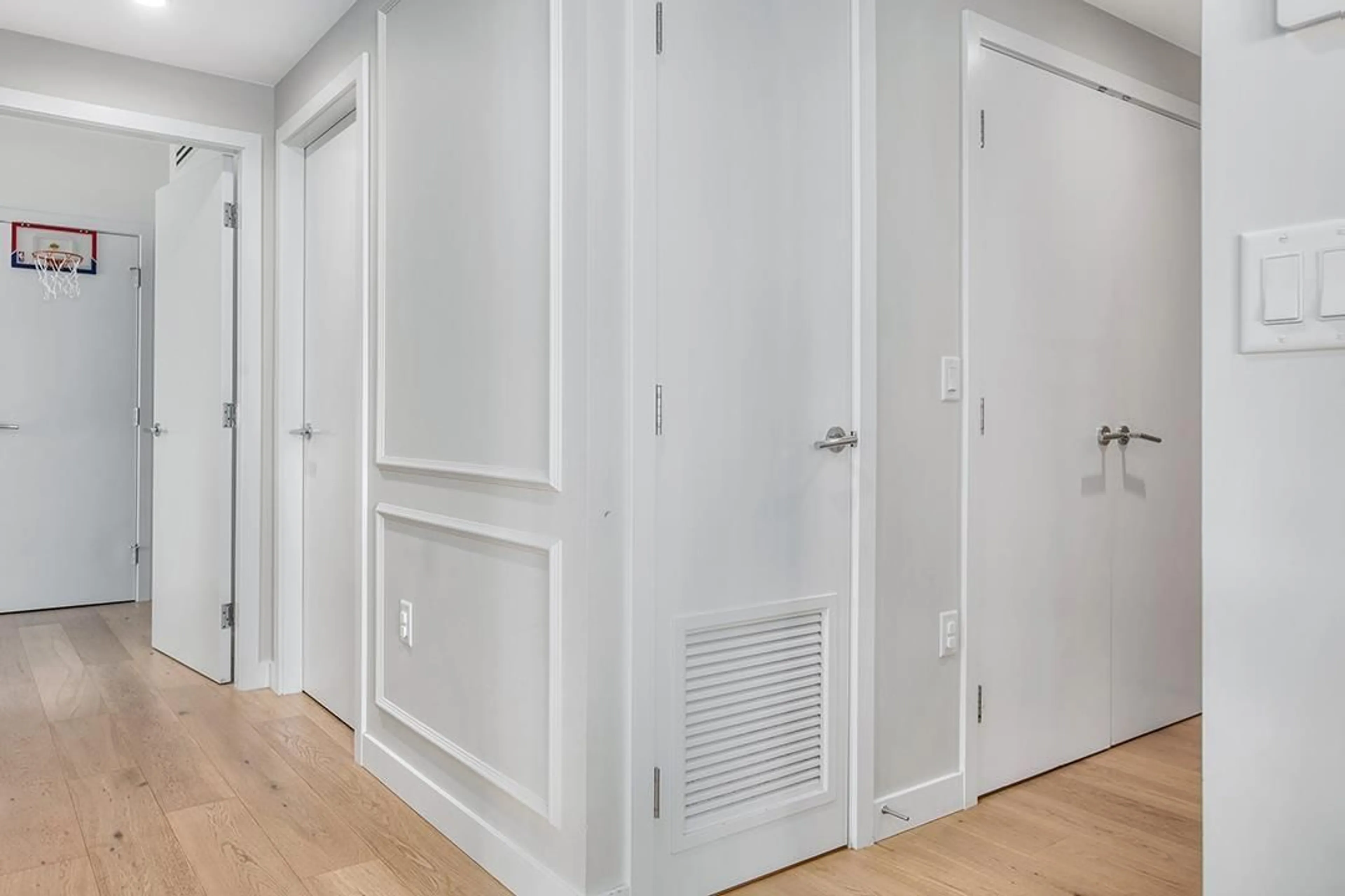 Indoor entryway for 406 - 1439 GEORGE, White Rock British Columbia V4B0B9