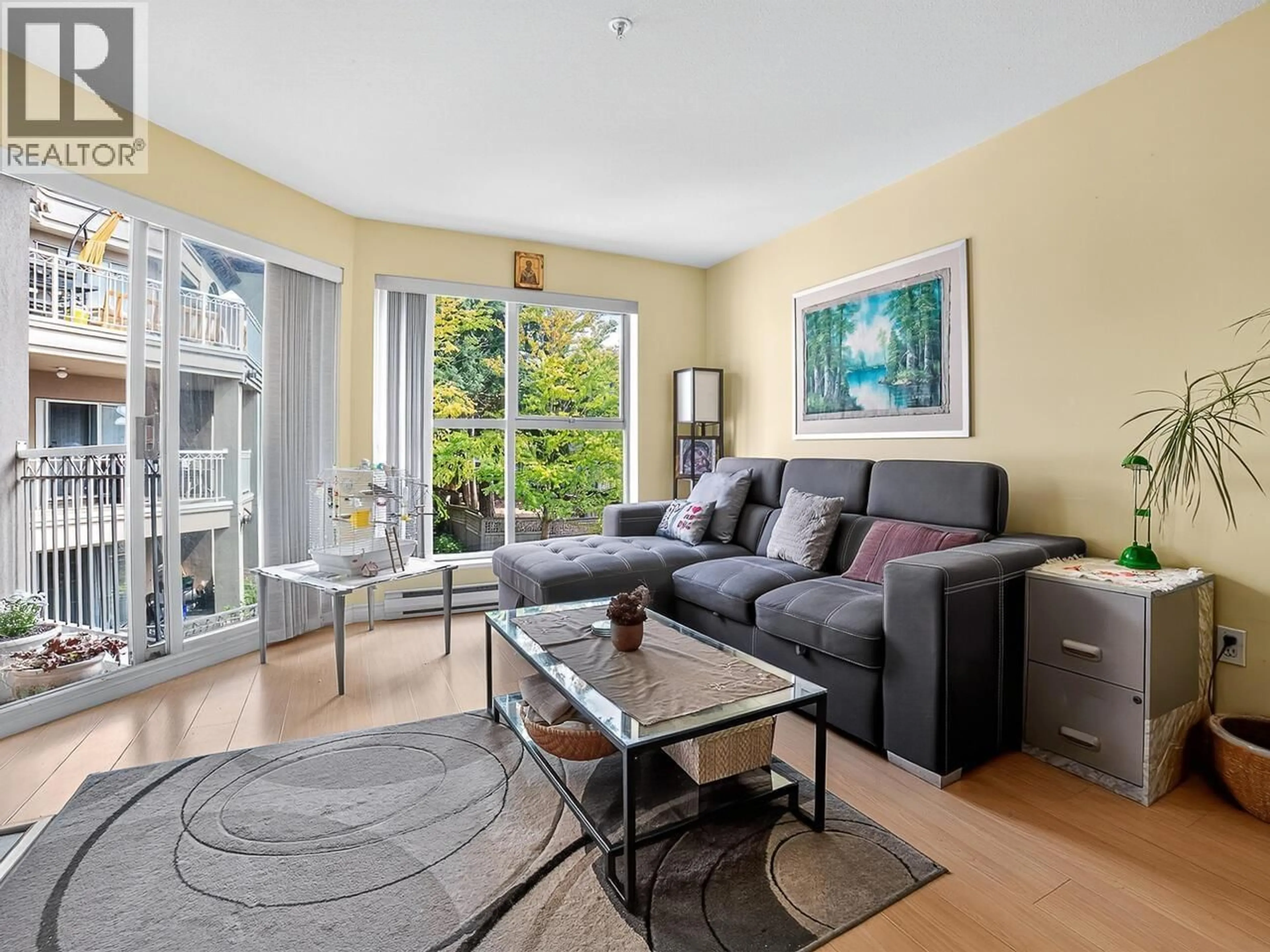 Living room with furniture, unknown for 401 - 1128 SIXTH AVENUE, New Westminster British Columbia V3M6V8