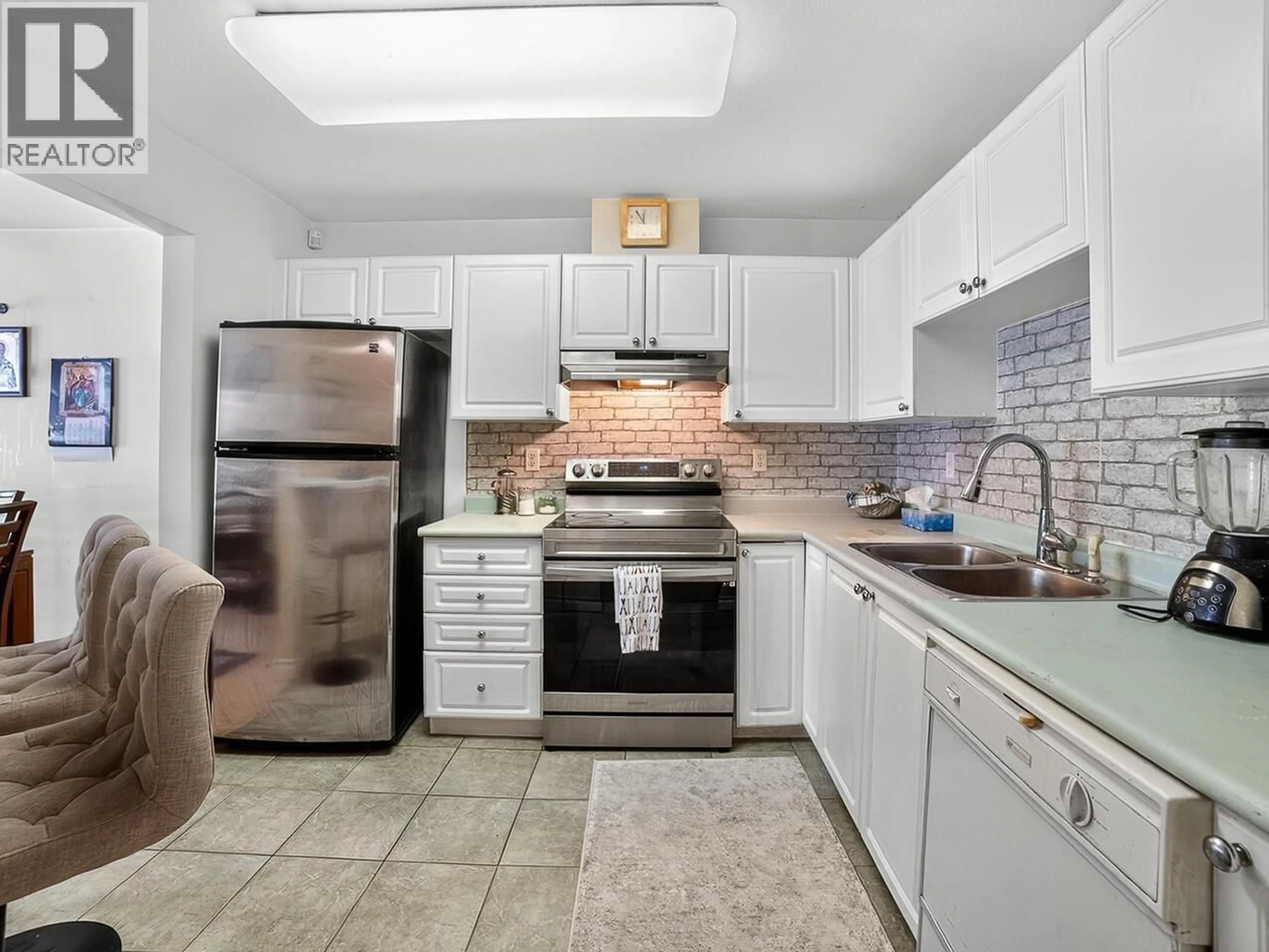 Standard kitchen, ceramic/tile floor for 401 - 1128 SIXTH AVENUE, New Westminster British Columbia V3M6V8
