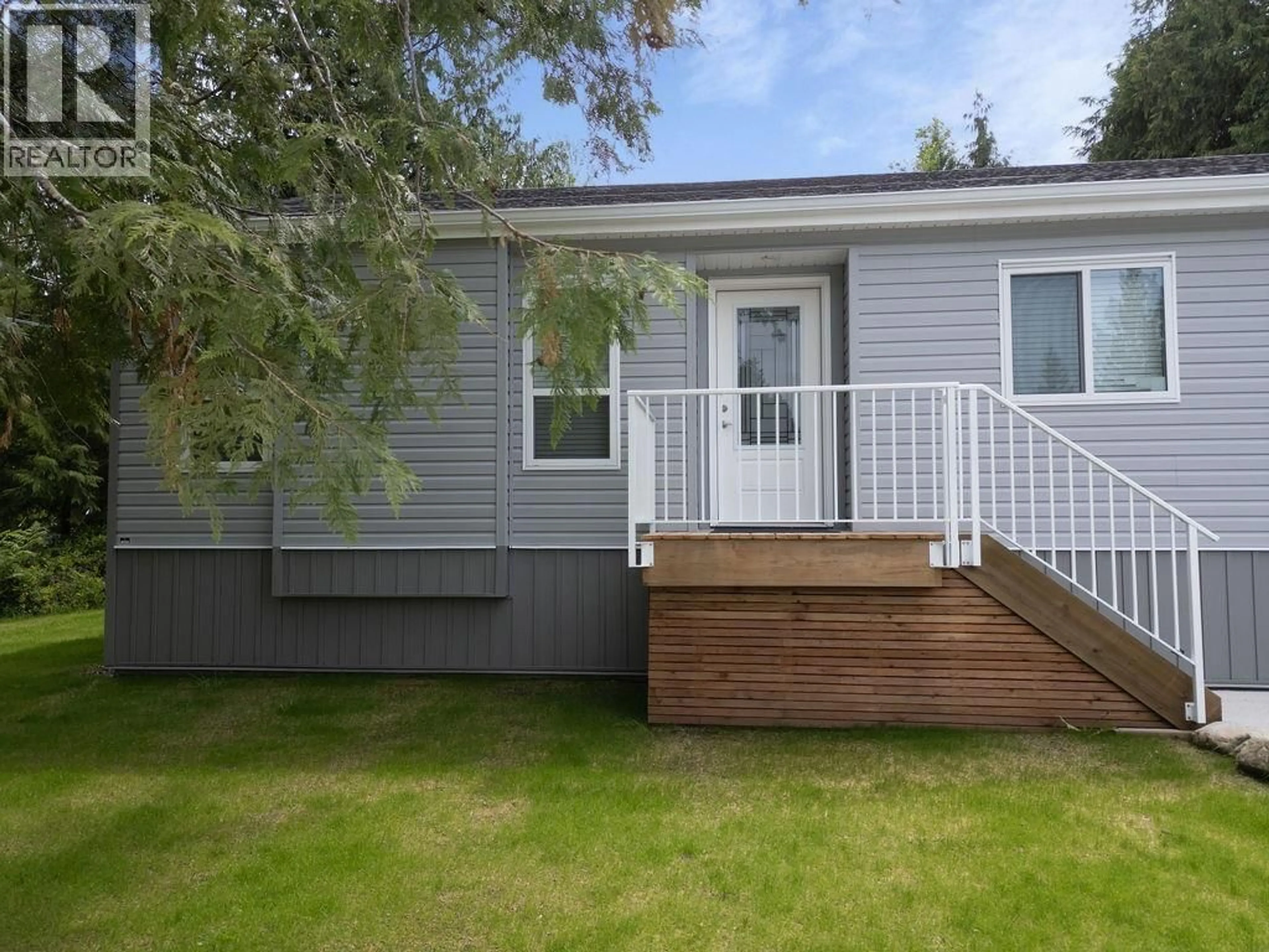 Home with vinyl exterior material, street for 11 - 1416 NORTH ROAD, Gibsons British Columbia V0N1V1