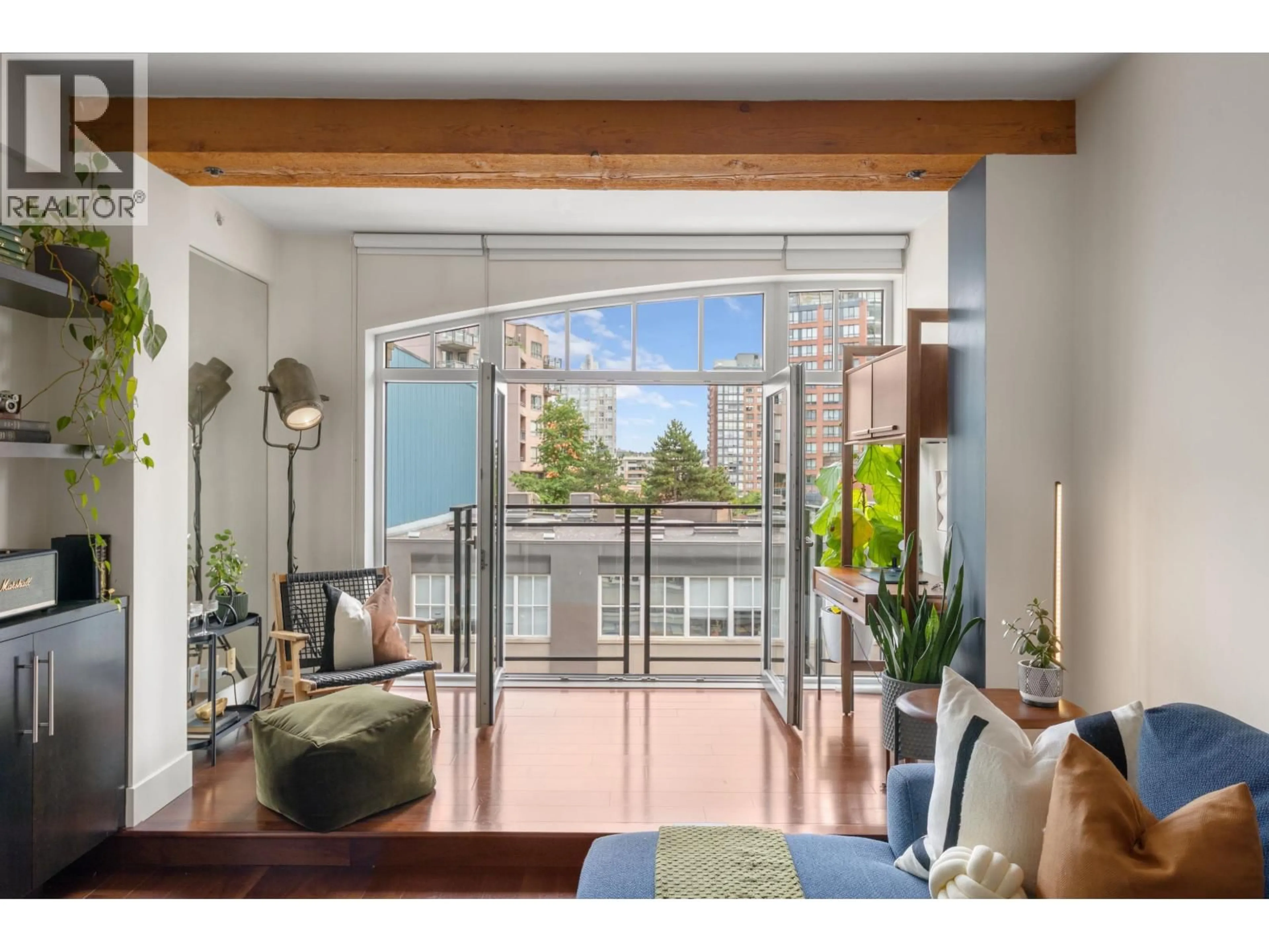 Indoor entryway for 408 - 1275 HAMILTON STREET, Vancouver British Columbia V6B1E2