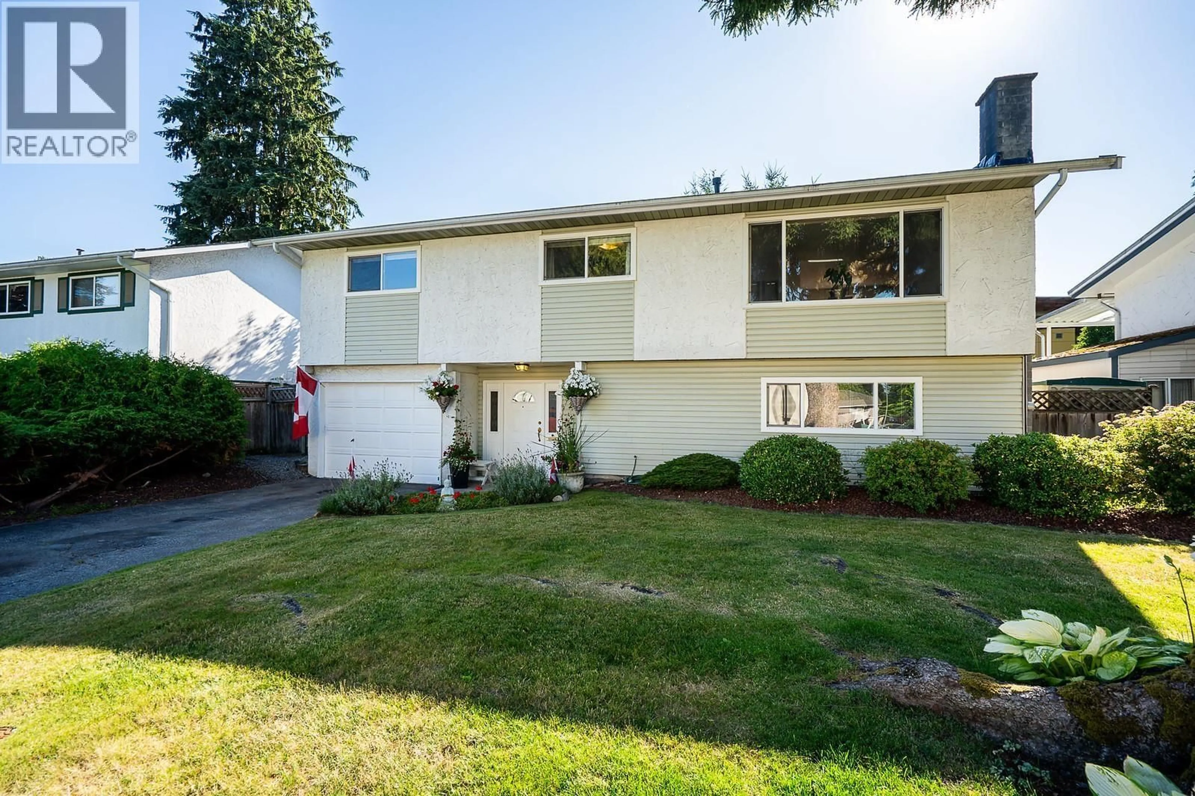 Home with vinyl exterior material, street for 2946 COVENTRY CRESCENT, Port Coquitlam British Columbia V3B4V3