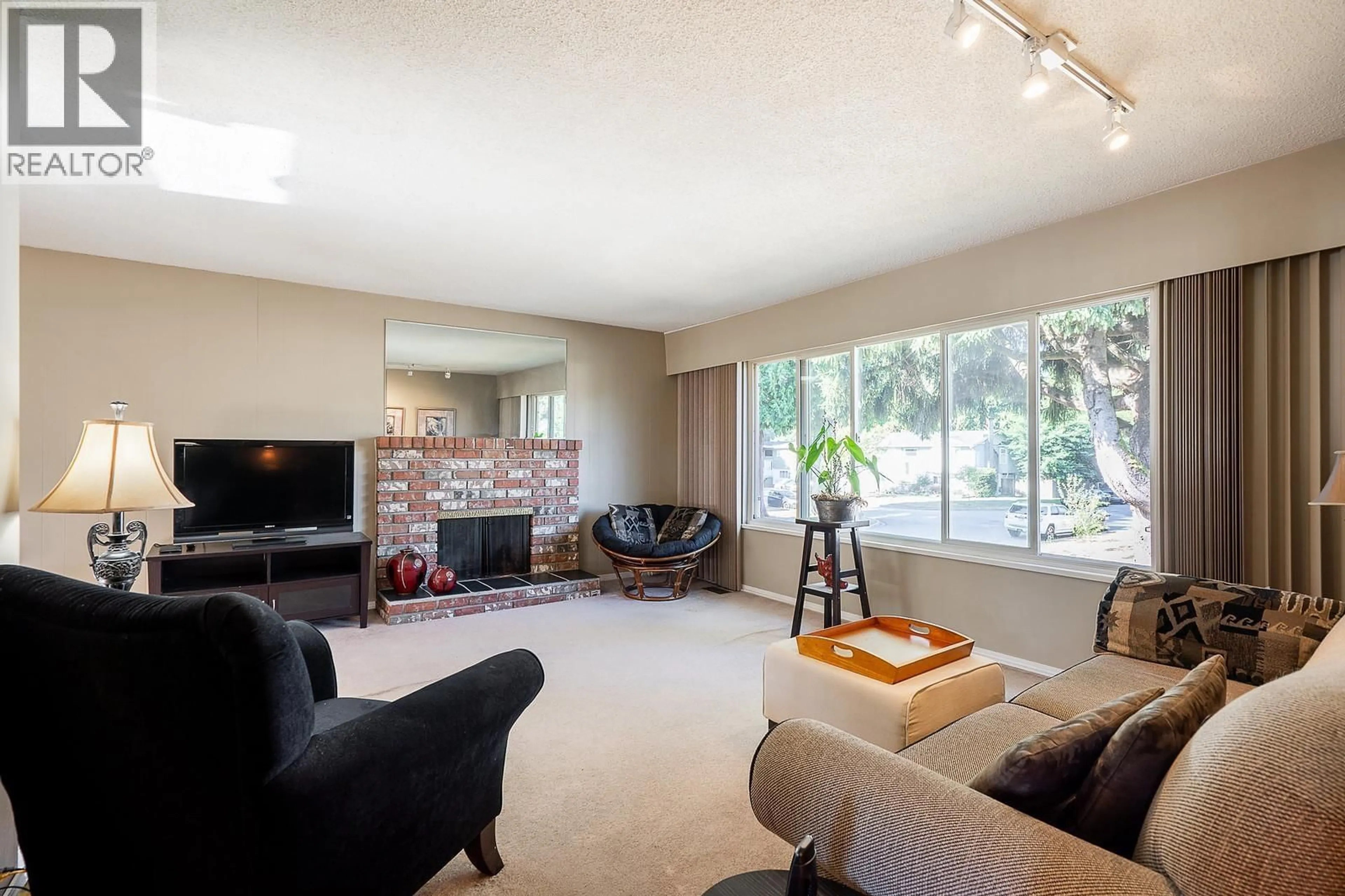 Living room with furniture, unknown for 2946 COVENTRY CRESCENT, Port Coquitlam British Columbia V3B4V3