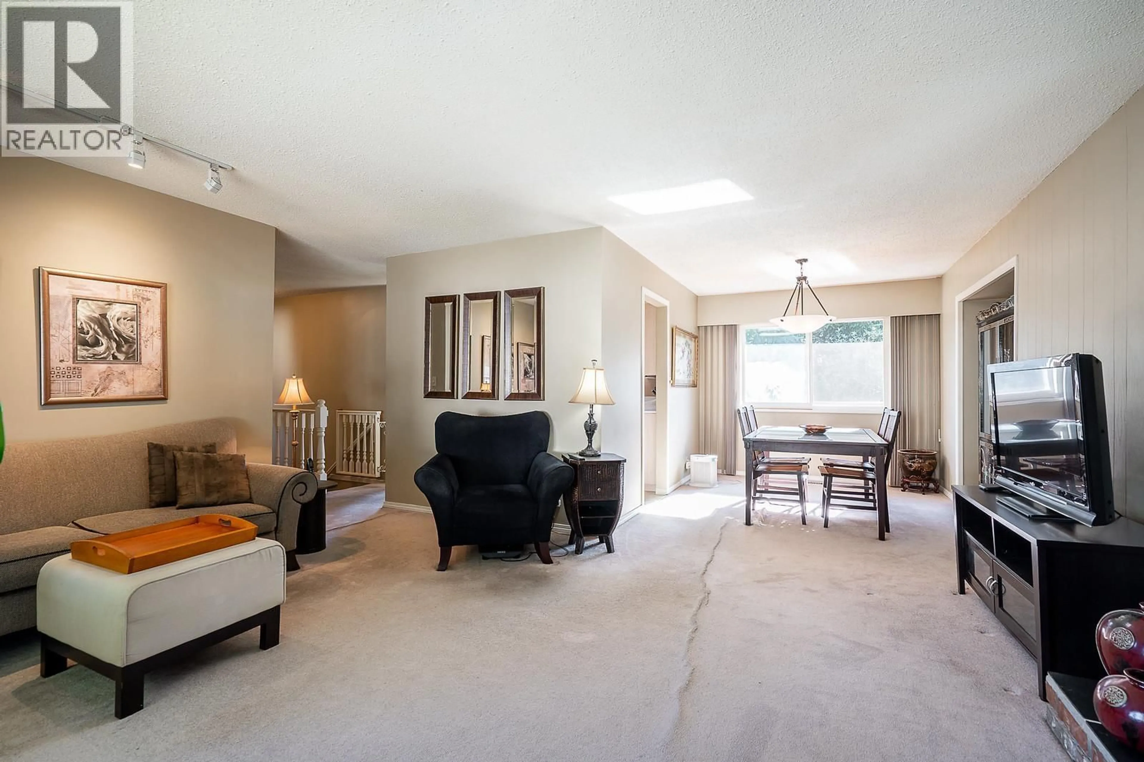 Living room with furniture, carpet floor for 2946 COVENTRY CRESCENT, Port Coquitlam British Columbia V3B4V3