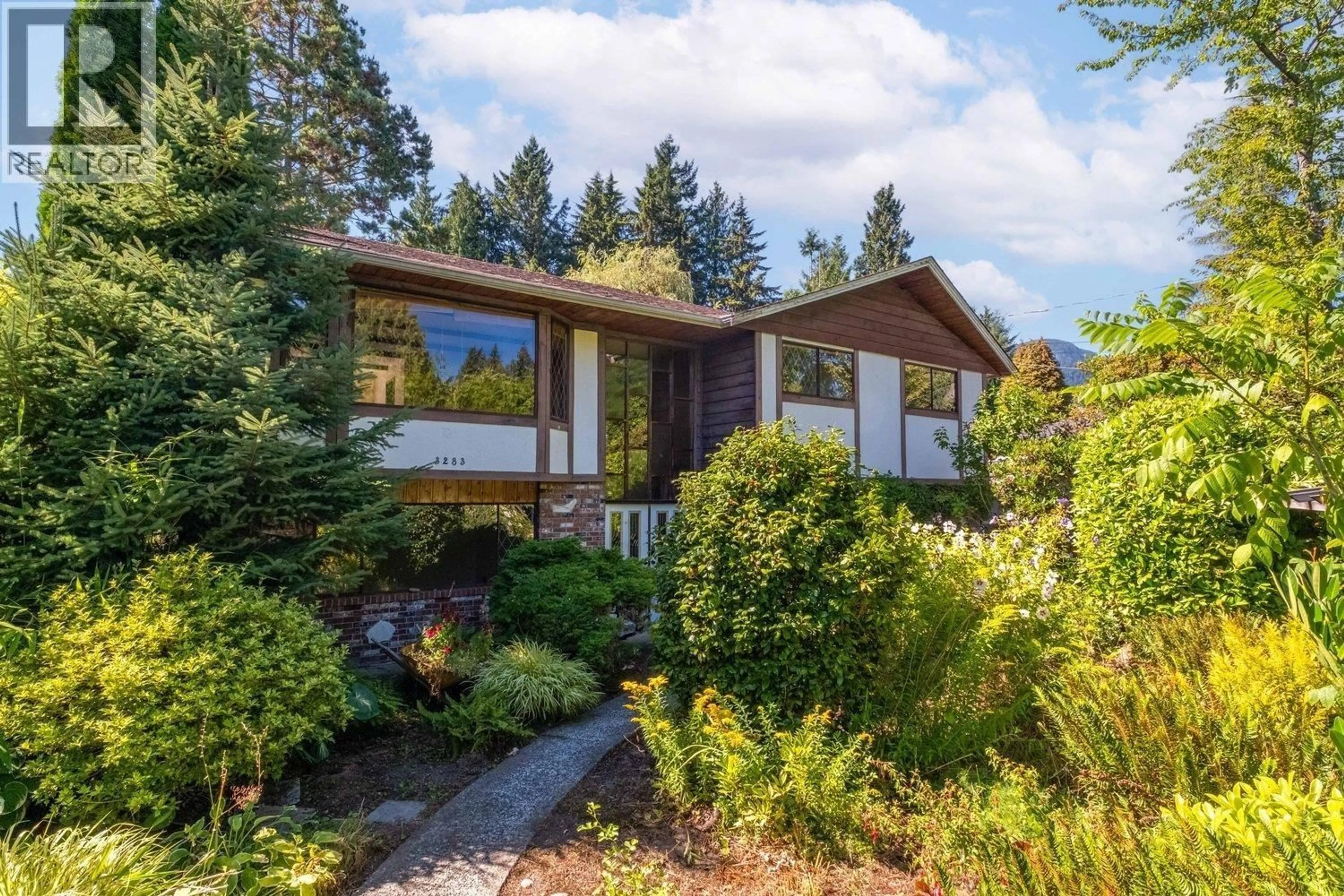 Home with vinyl exterior material, forest/trees view for 3283 HOSKINS ROAD, North Vancouver British Columbia V7J3B5