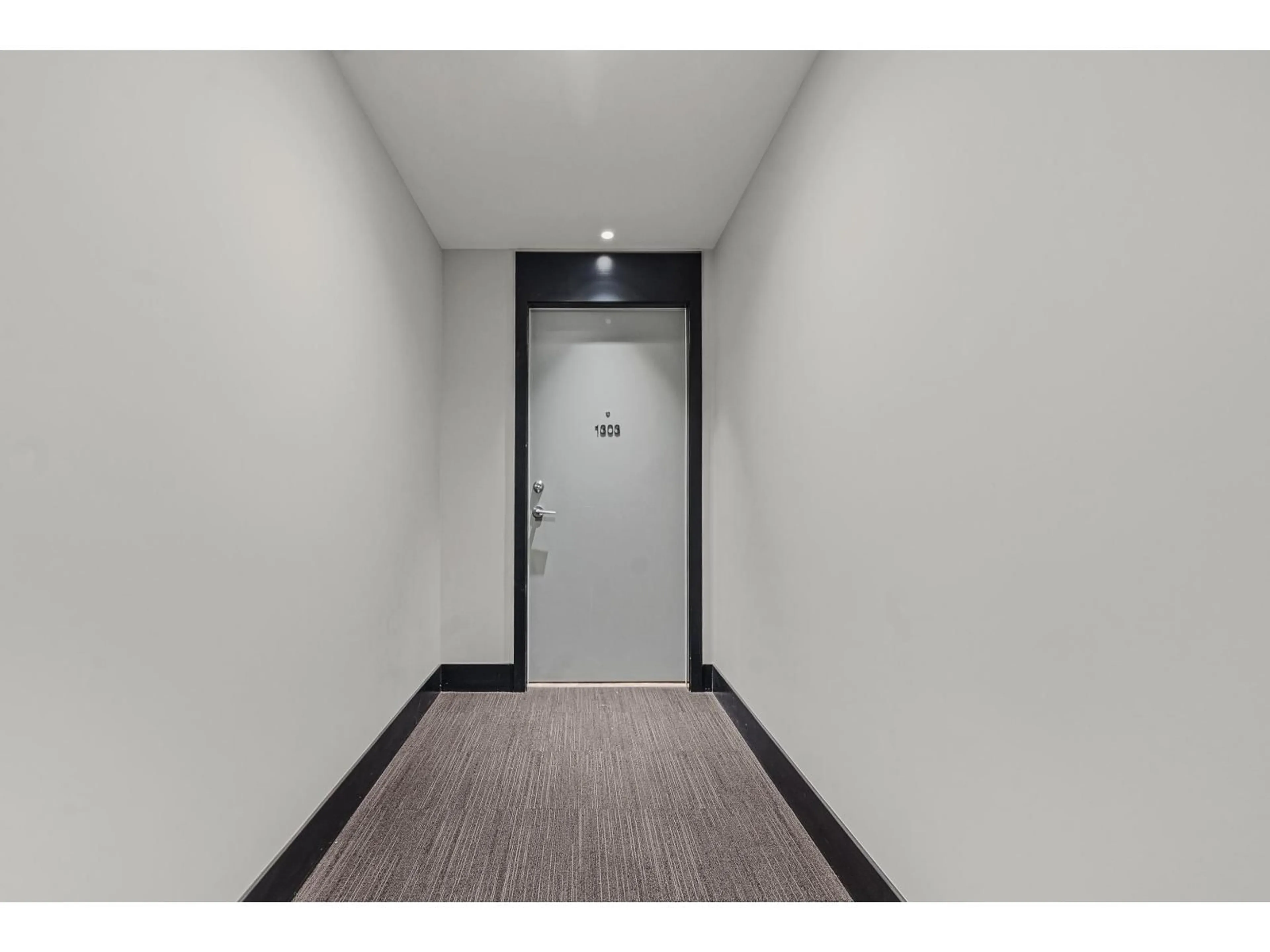 Indoor foyer for 1303 - 10626 CITY, Surrey British Columbia V3T0S3