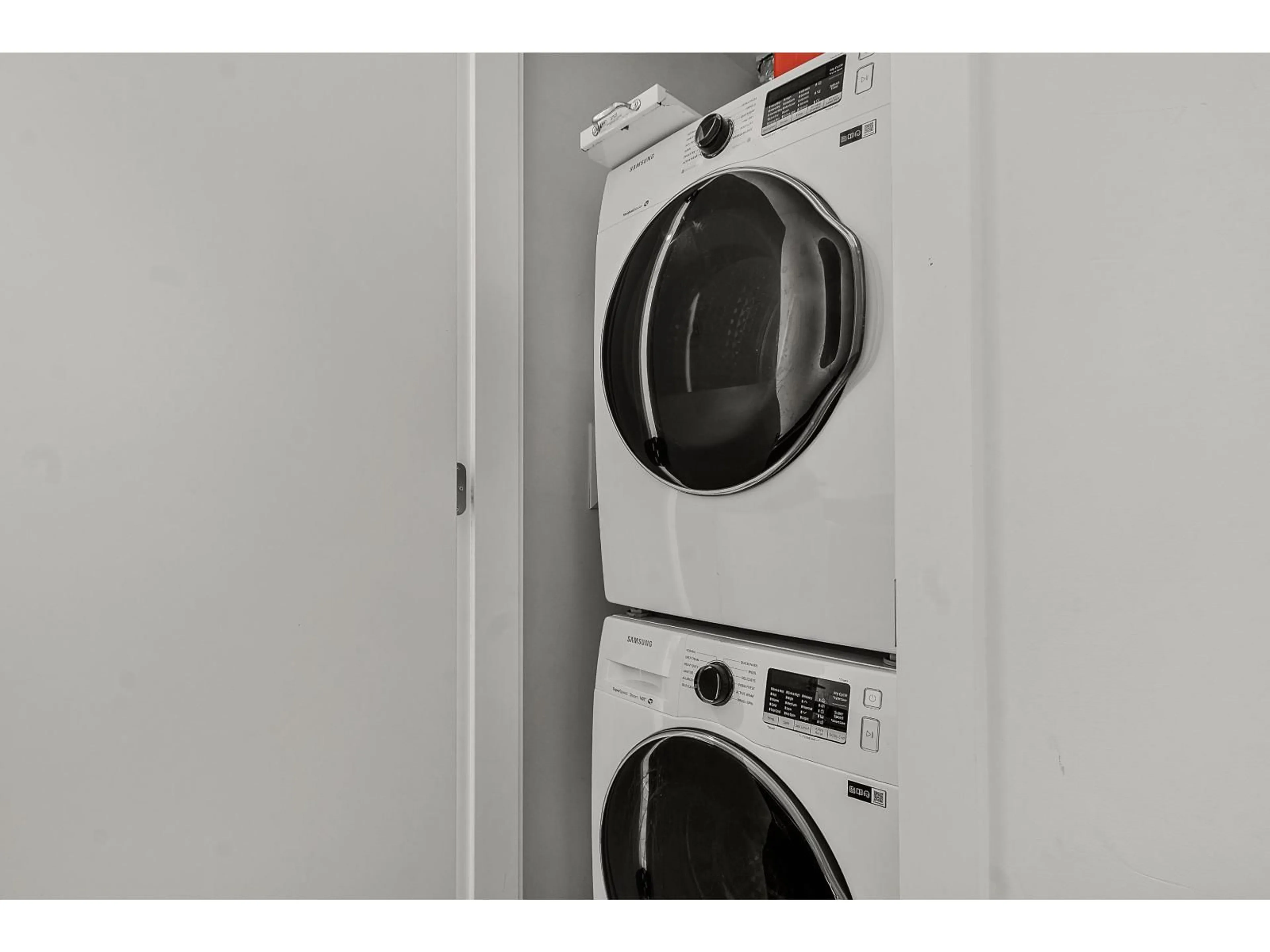 Laundry room for 1303 - 10626 CITY, Surrey British Columbia V3T0S3