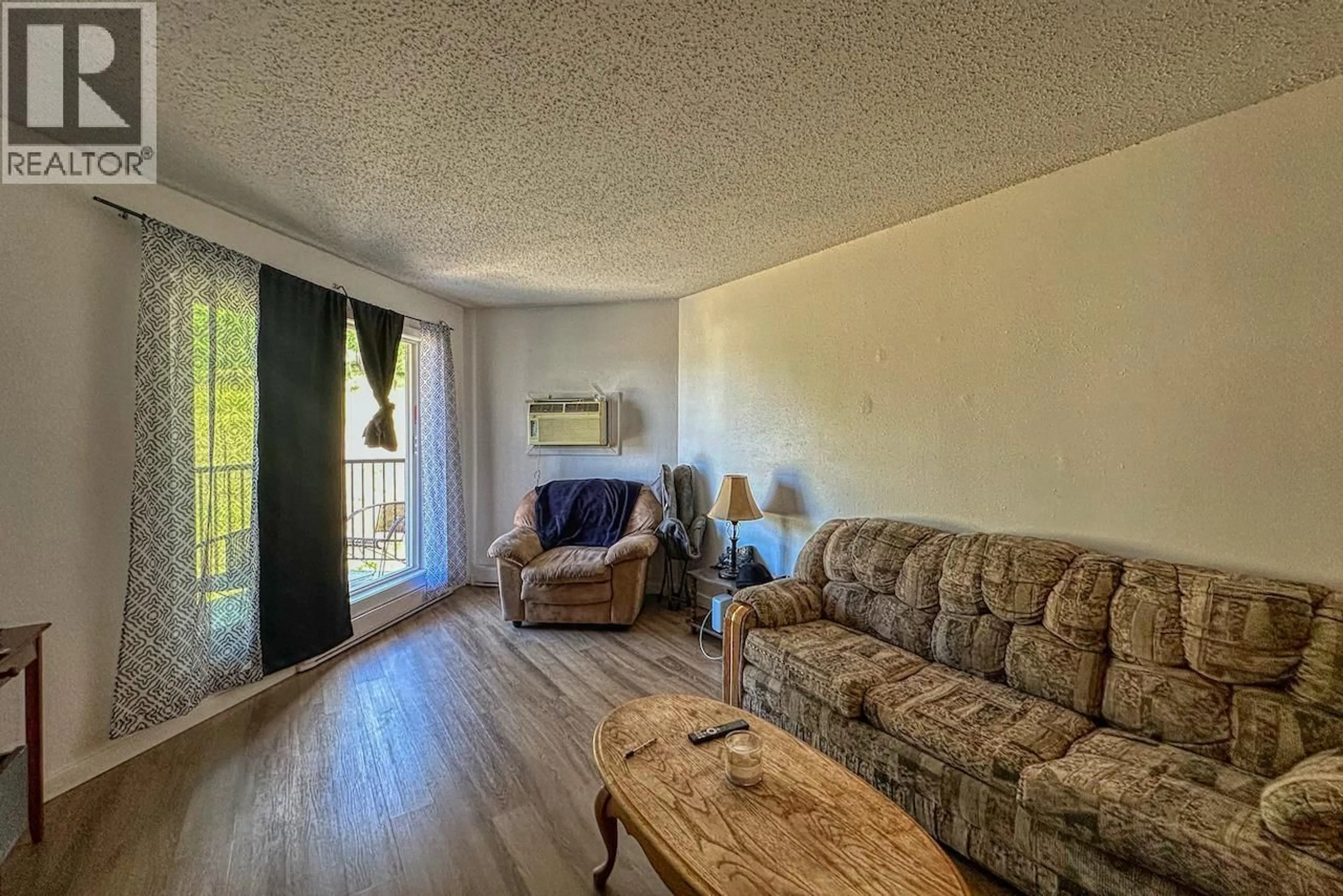 Living room with furniture, wood/laminate floor for 413 - 280 BROADWAY AVENUE, Williams Lake British Columbia V2G4J7