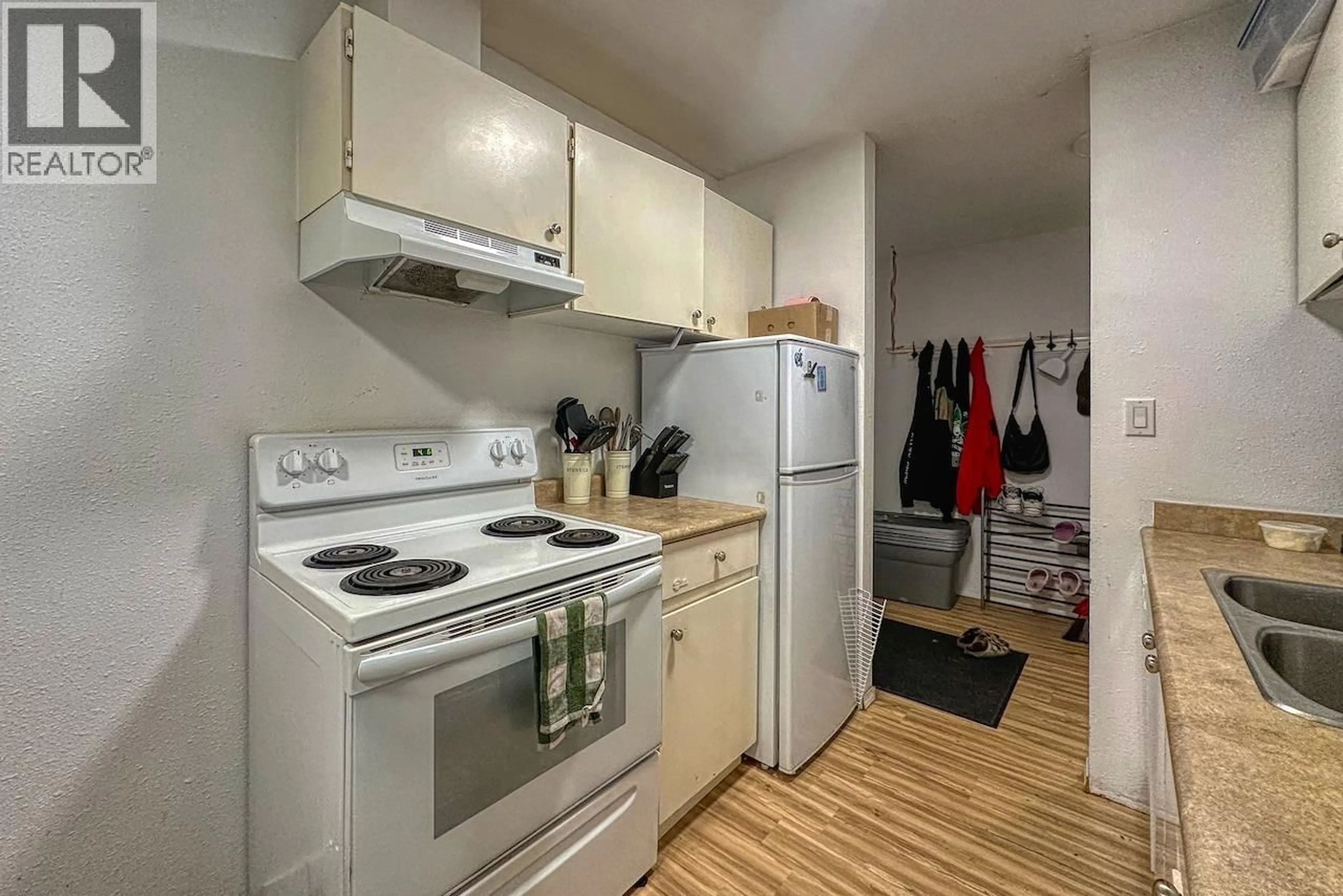 Standard kitchen, unknown for 413 - 280 BROADWAY AVENUE, Williams Lake British Columbia V2G4J7