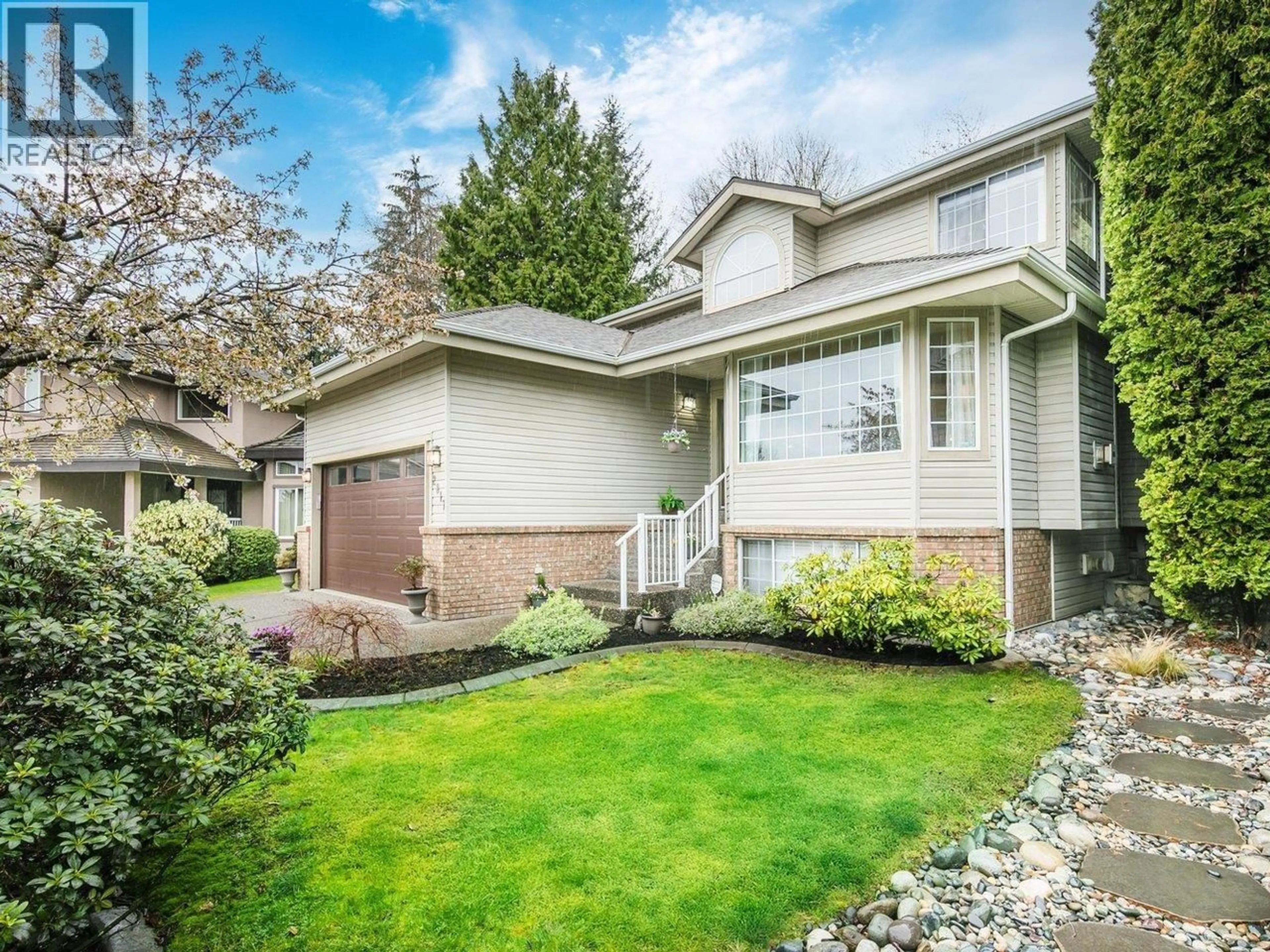Home with vinyl exterior material, street for 2817 GREENBRIER PLACE, Coquitlam British Columbia V3E2S4