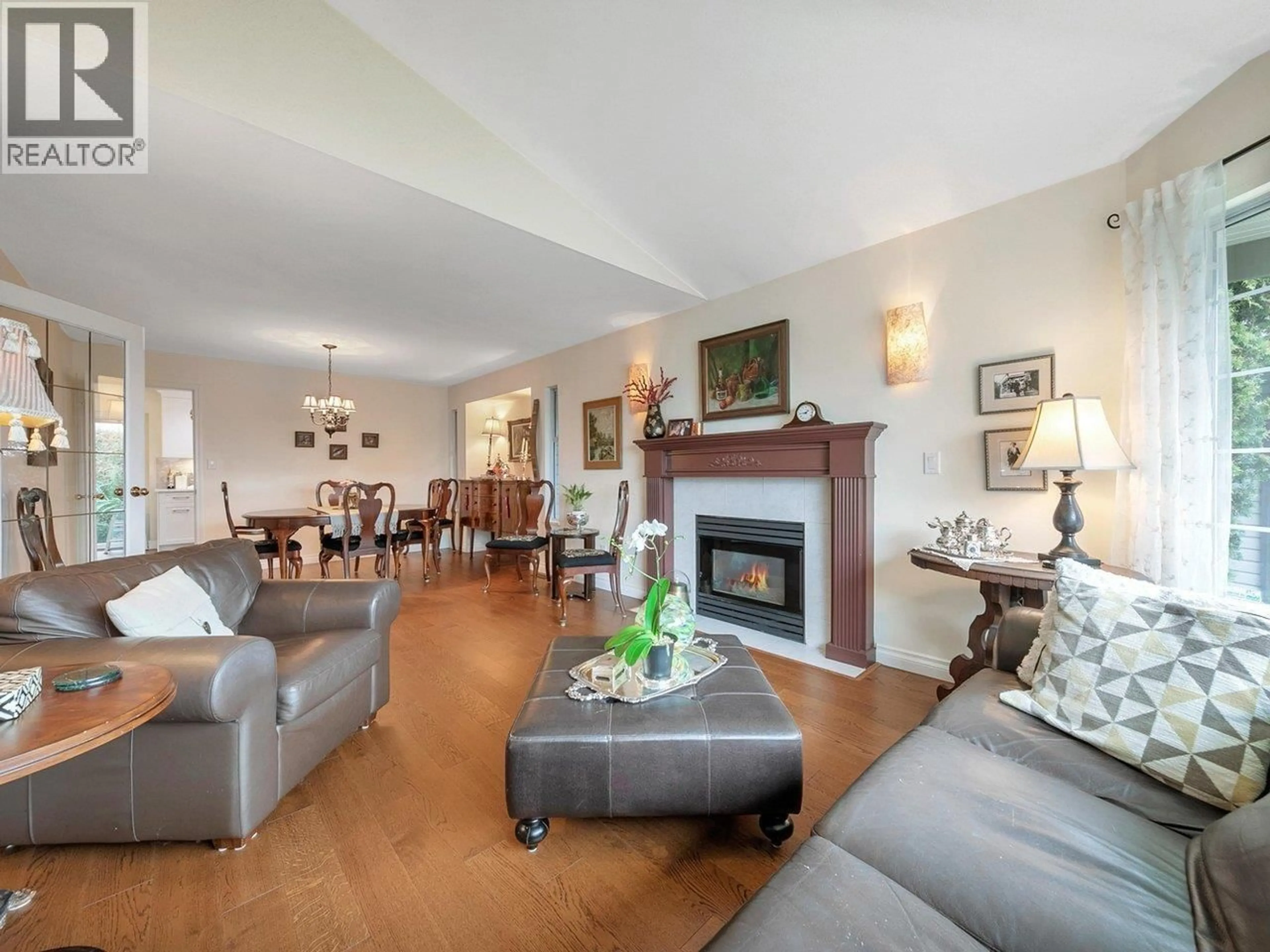 Living room with furniture, wood/laminate floor for 2817 GREENBRIER PLACE, Coquitlam British Columbia V3E2S4