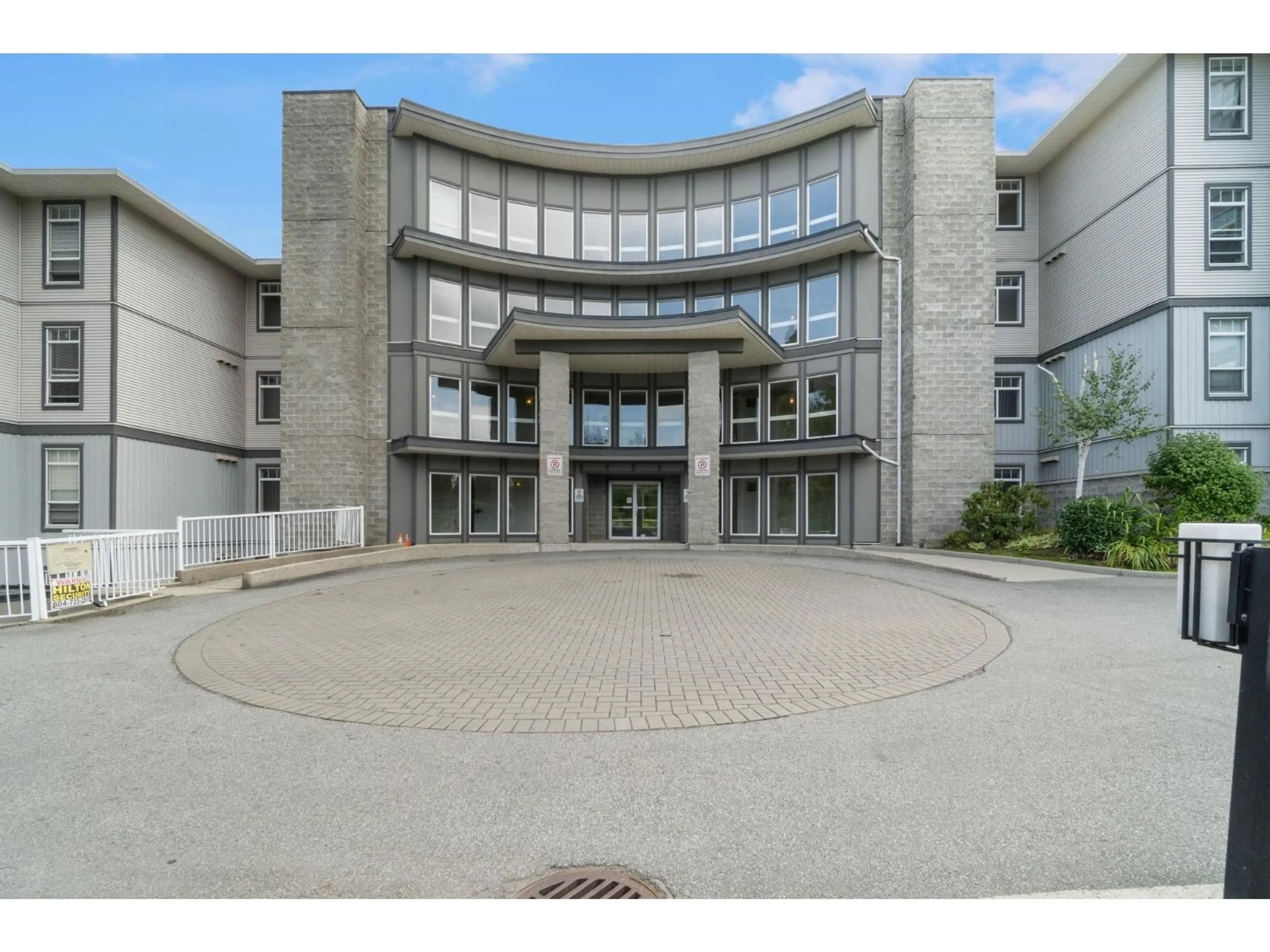 Indoor foyer for 205 - 13277 108TH, Surrey British Columbia V3T0A9