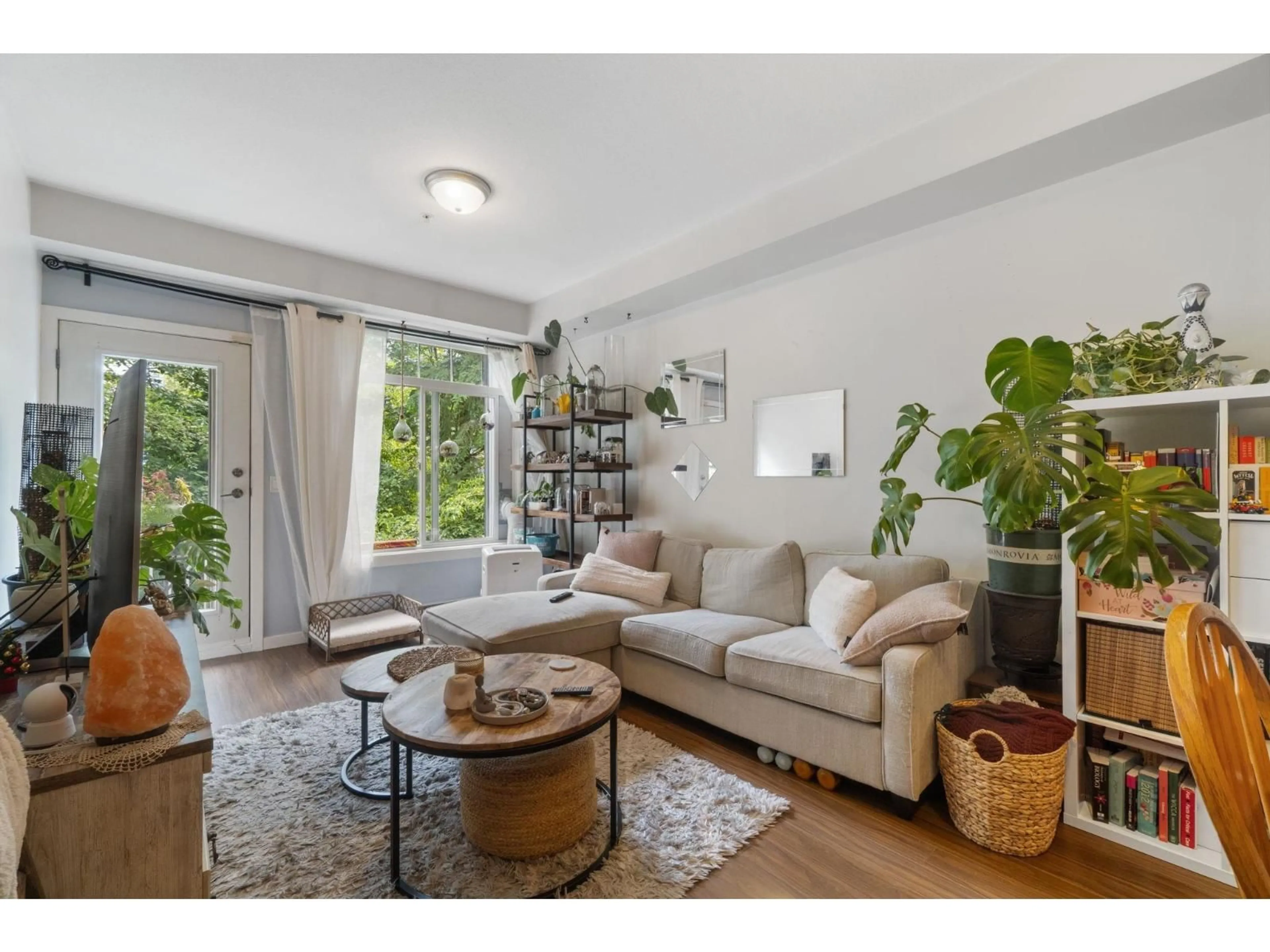 Living room with furniture, unknown for 205 - 13277 108TH, Surrey British Columbia V3T0A9