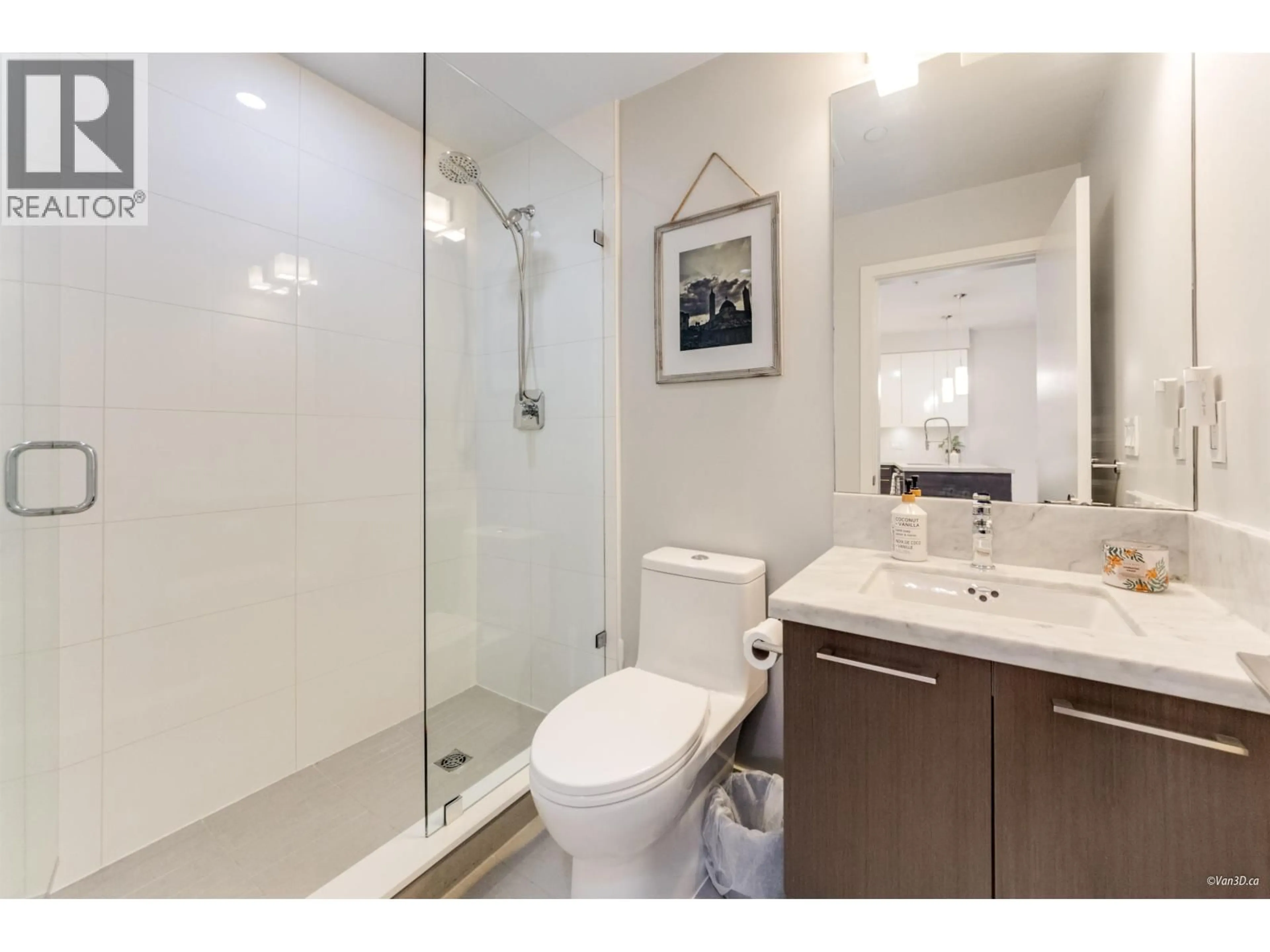 Standard bathroom, ceramic/tile floor for 118 - 22 ROYAL AVENUE, New Westminster British Columbia V3L0H1