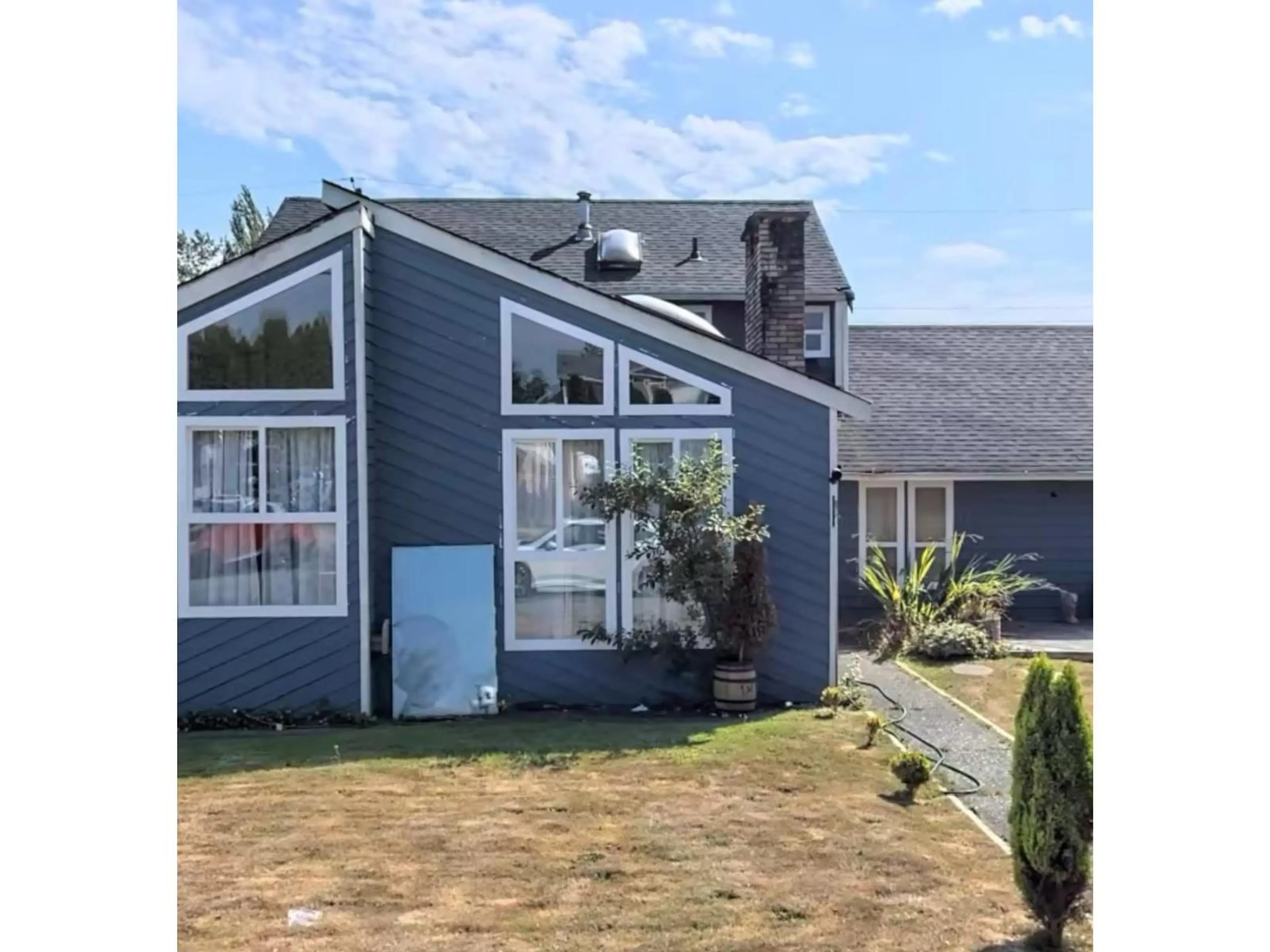 A pic from outside/outdoor area/front of a property/back of a property/a pic from drone, street for 15128 96, Surrey British Columbia V3R1E9