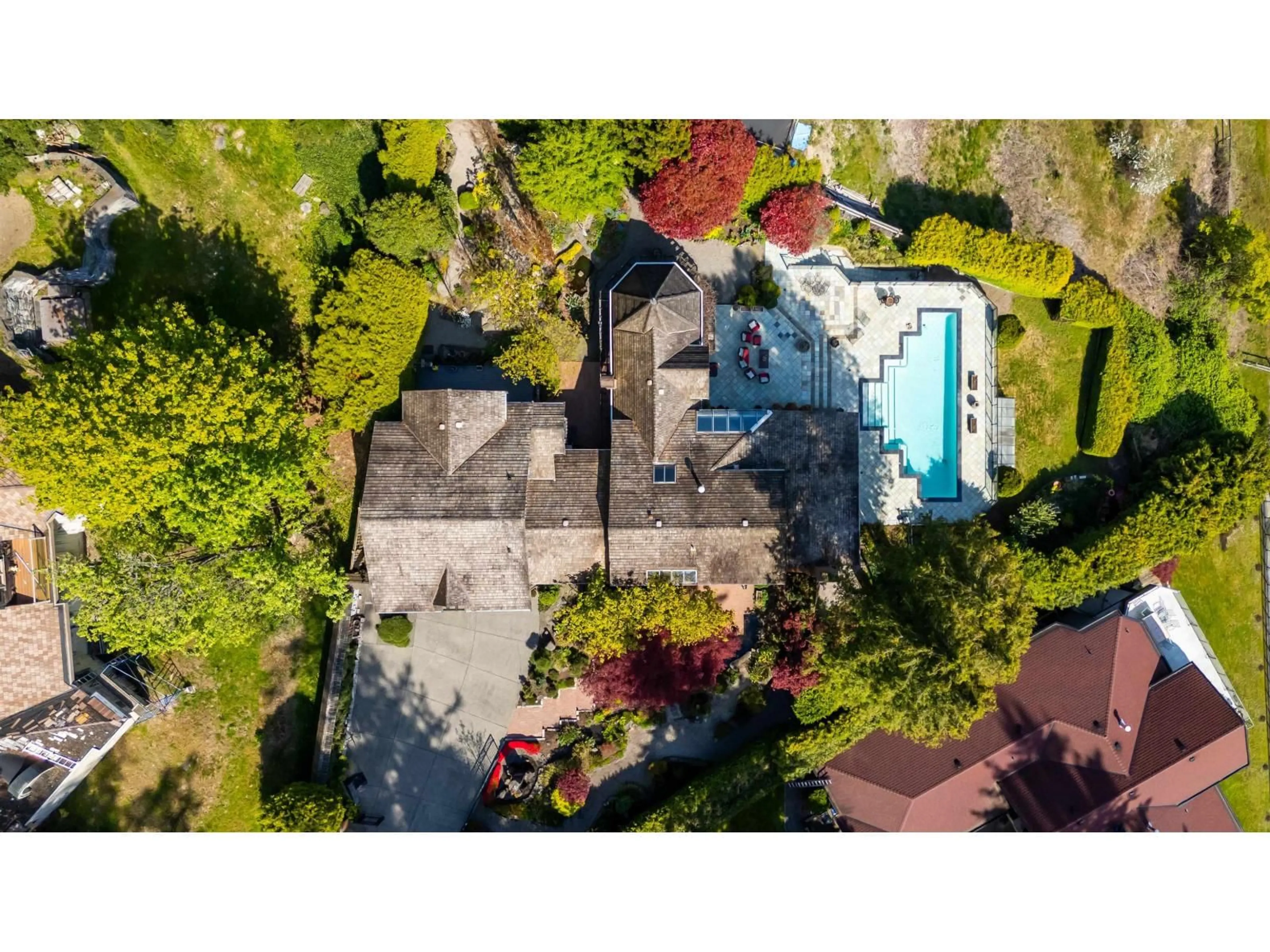 A pic from outside/outdoor area/front of a property/back of a property/a pic from drone, street for 12670 STATION, Surrey British Columbia V3X3C5