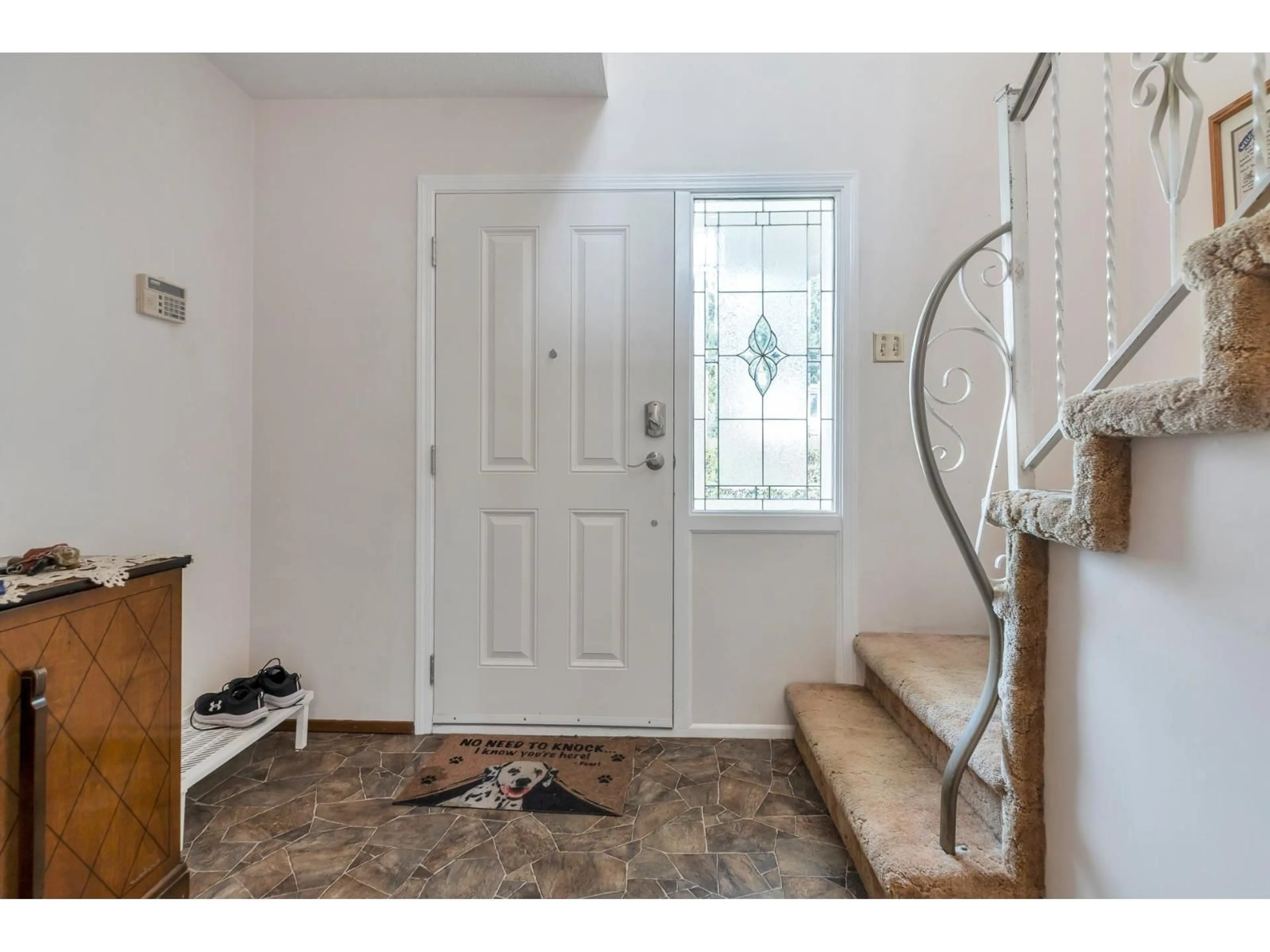 Indoor entryway for 32640 LONSDALE, Abbotsford British Columbia V2T1C6