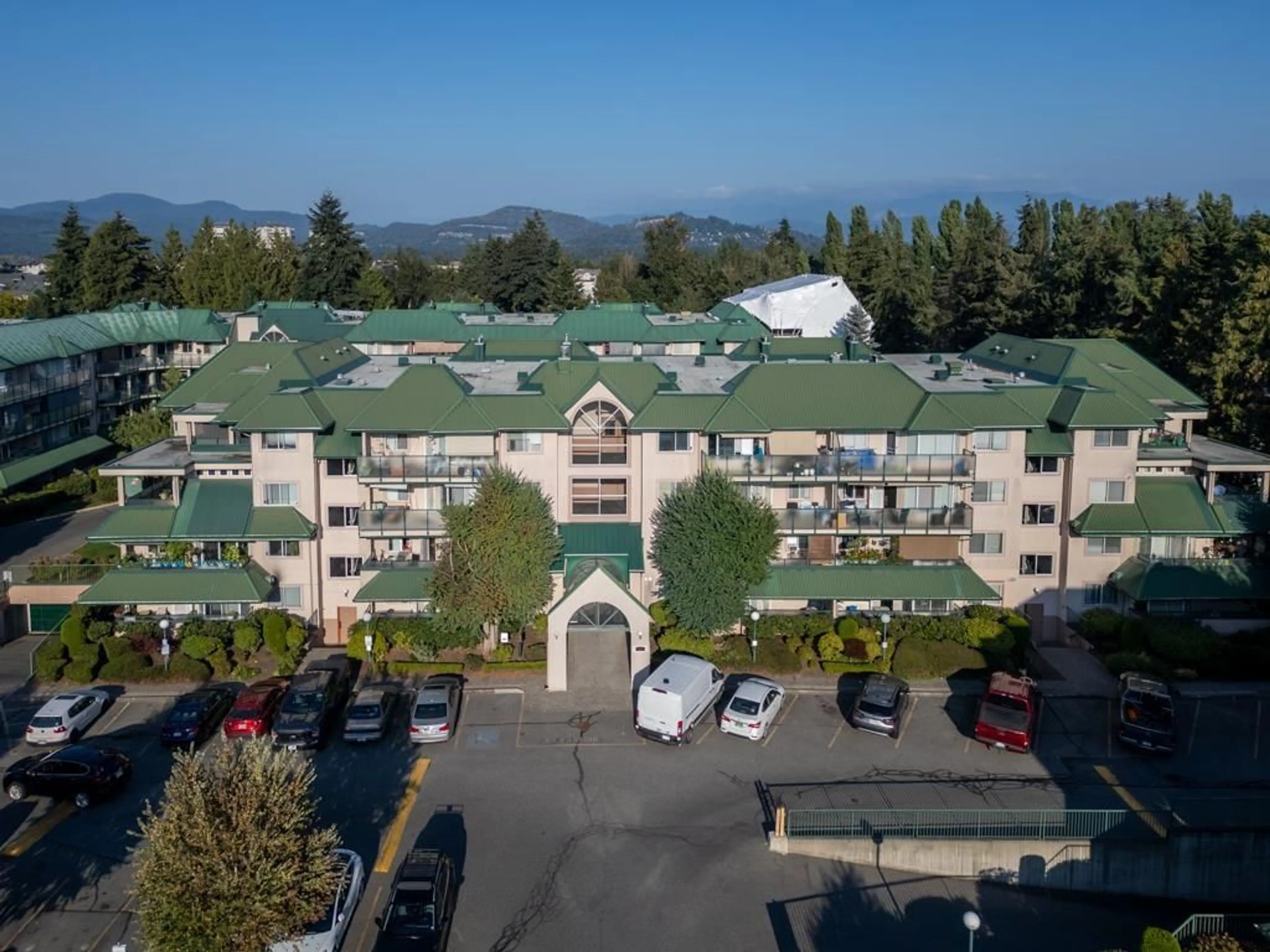 A pic from outside/outdoor area/front of a property/back of a property/a pic from drone, mountain view for 208 - 2960 TRETHEWEY, Abbotsford British Columbia V2T6P5