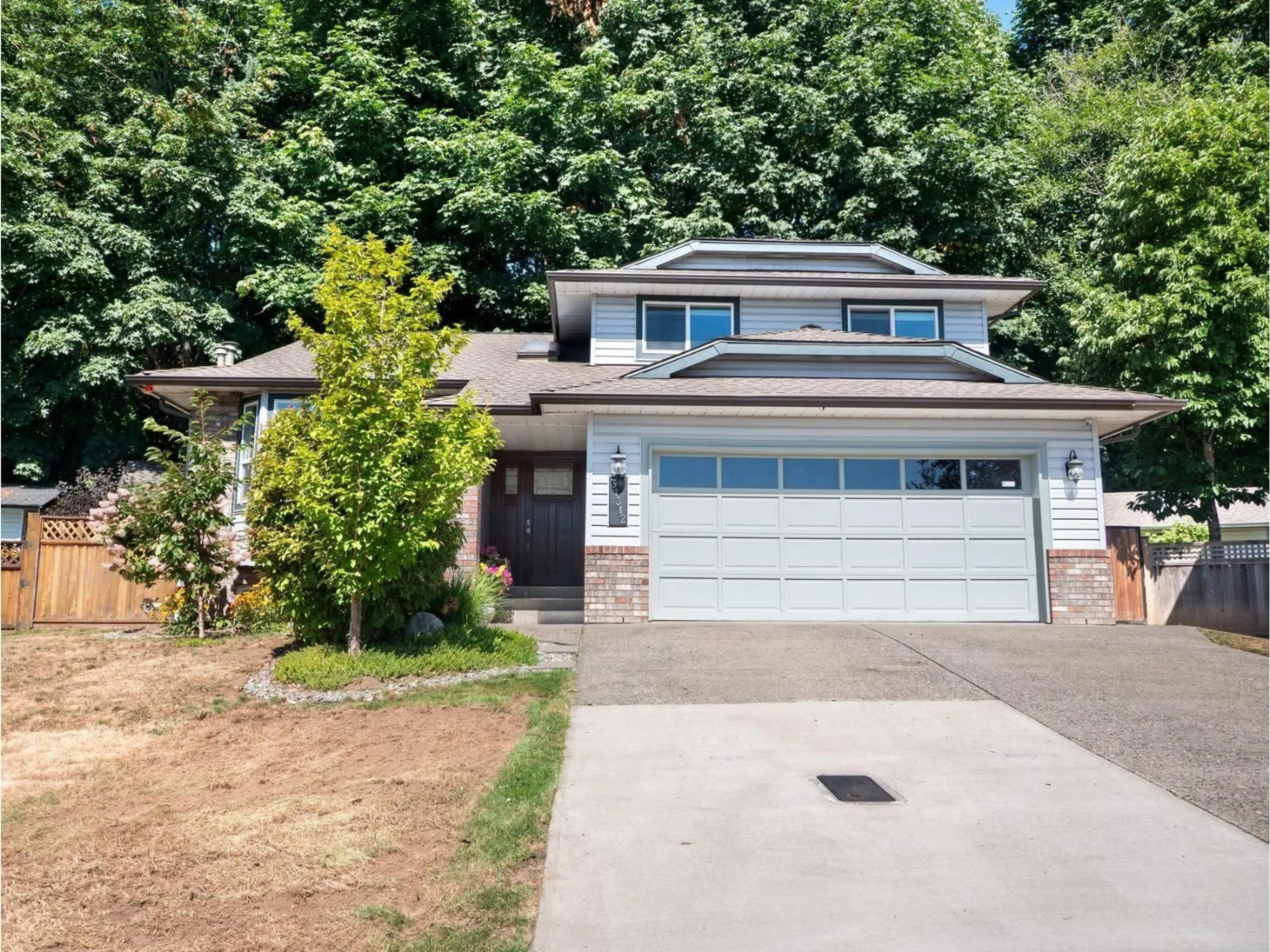 Home with vinyl exterior material, street for 31312 FIBISH, Abbotsford British Columbia V2T5H2