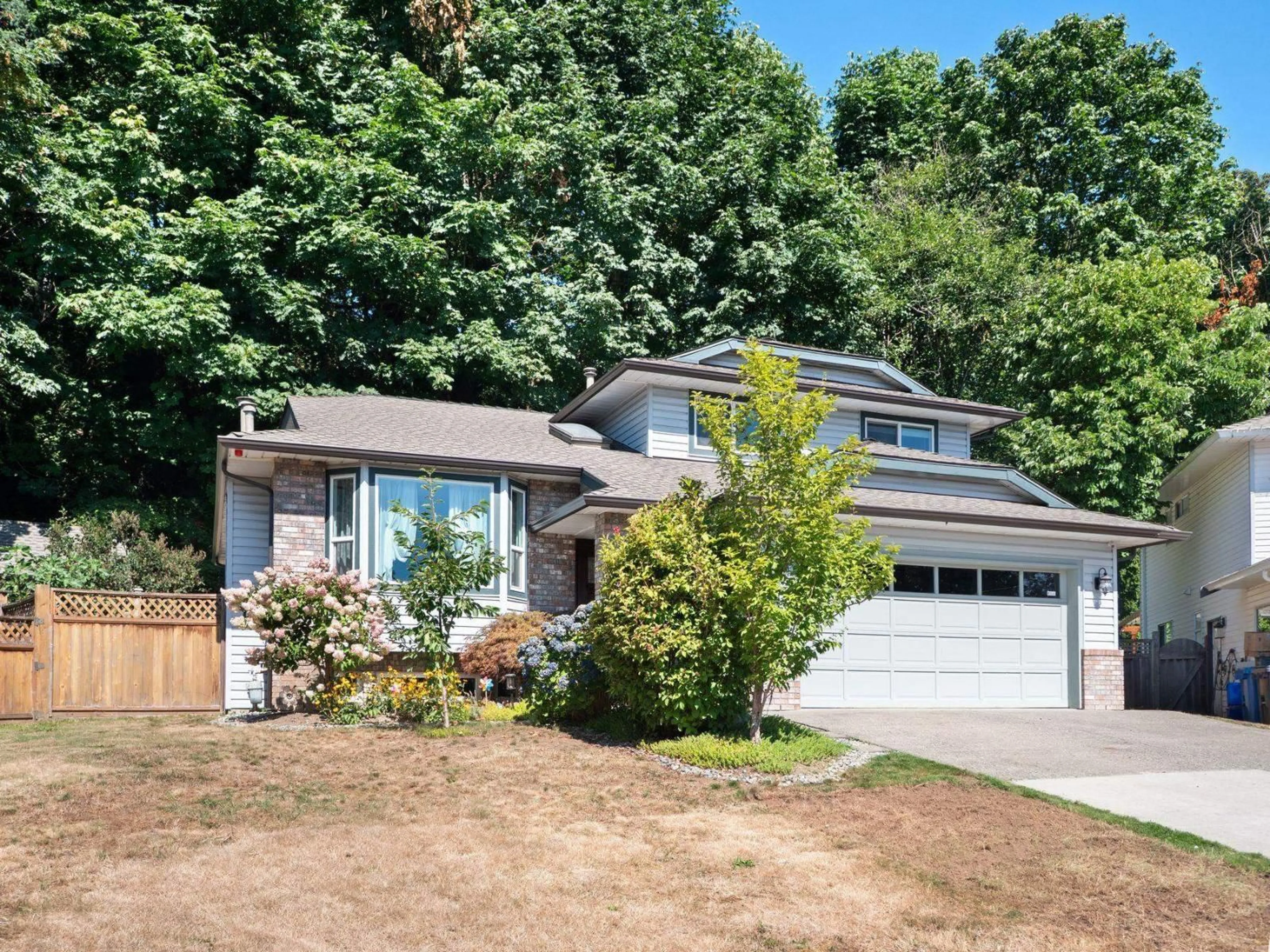 Home with vinyl exterior material, street for 31312 FIBISH, Abbotsford British Columbia V2T5H2