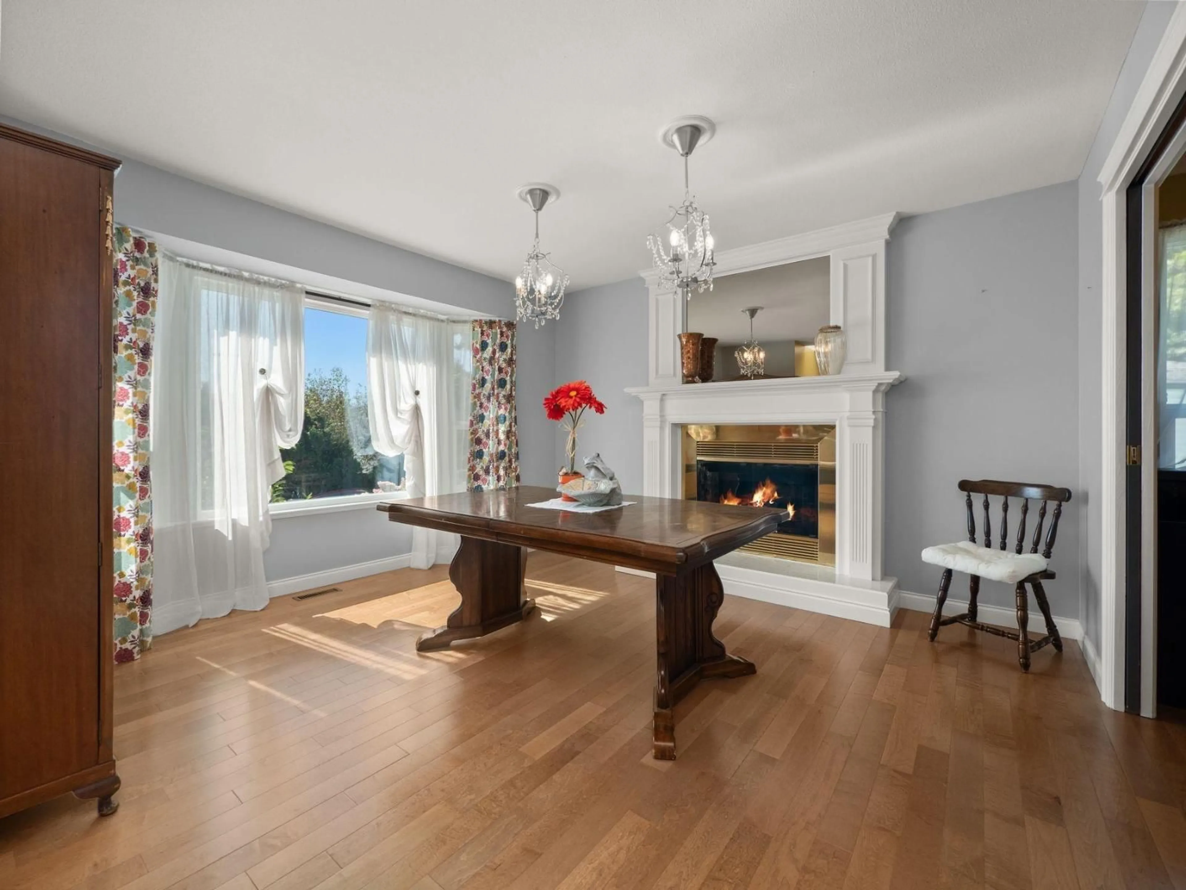 Dining room, wood/laminate floor for 31312 FIBISH, Abbotsford British Columbia V2T5H2