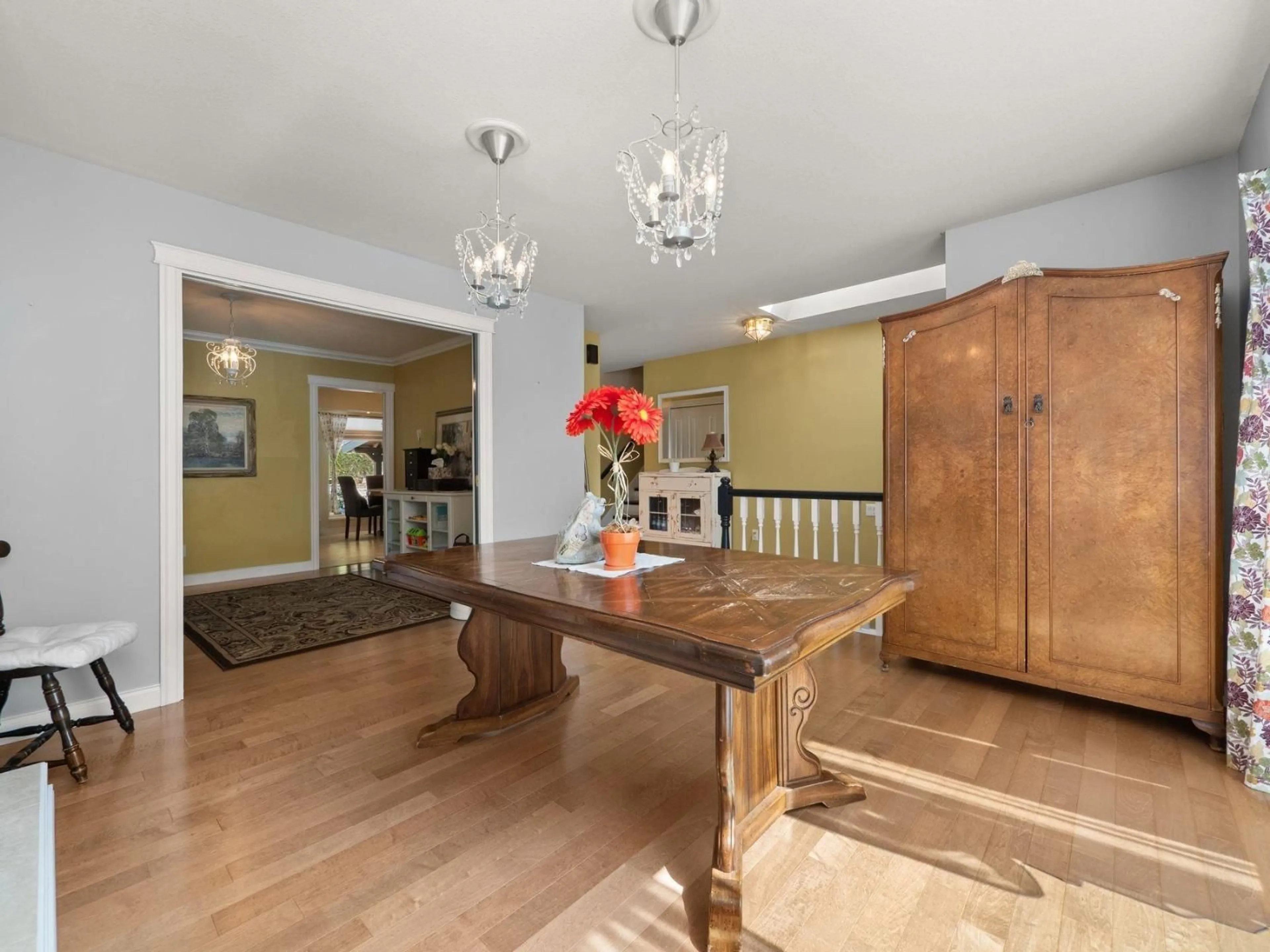 Dining room, wood/laminate floor for 31312 FIBISH, Abbotsford British Columbia V2T5H2