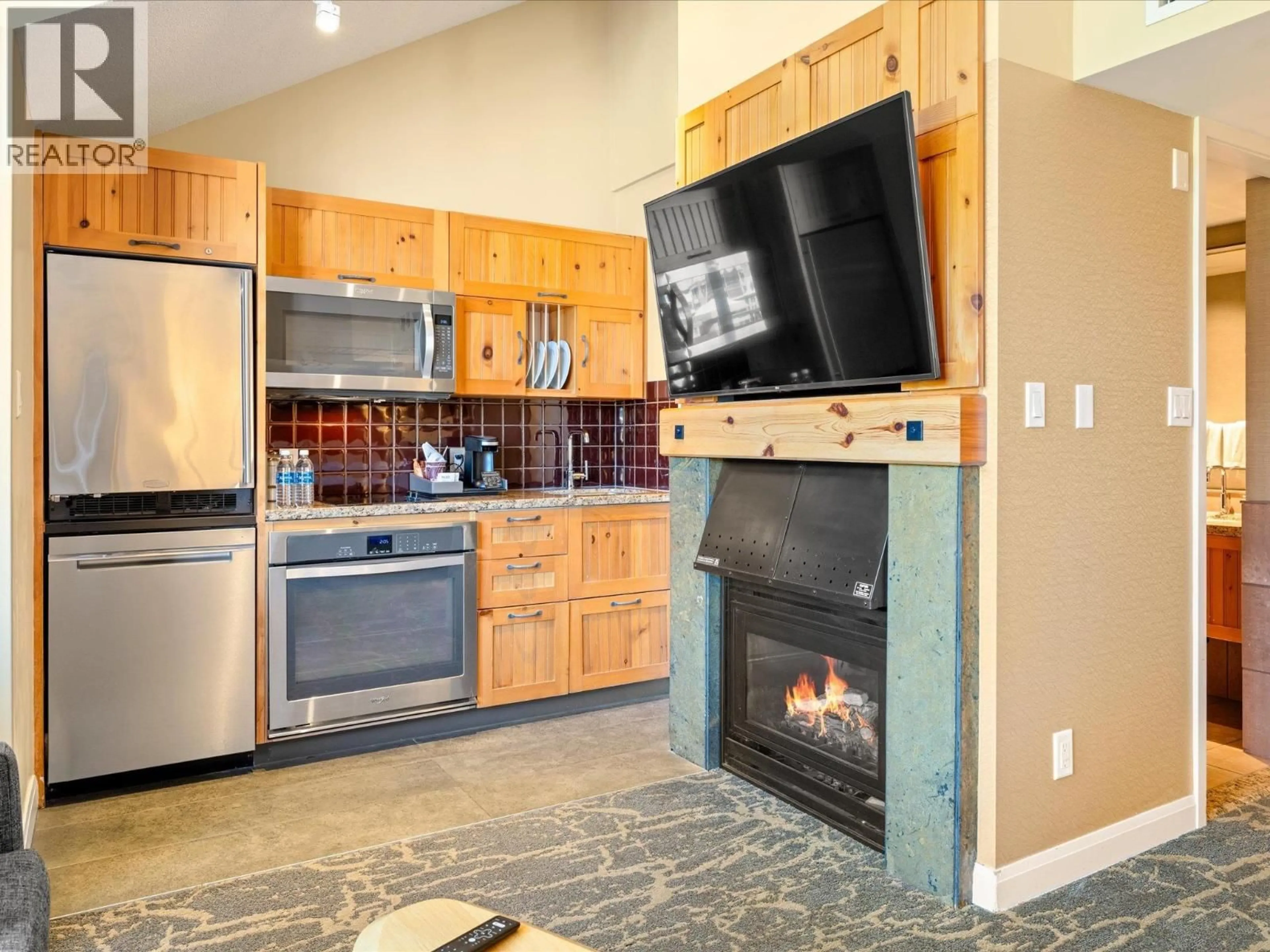 Open concept kitchen, ceramic/tile floor for 904 - 4090 WHISTLER WAY, Whistler British Columbia V8E1J3
