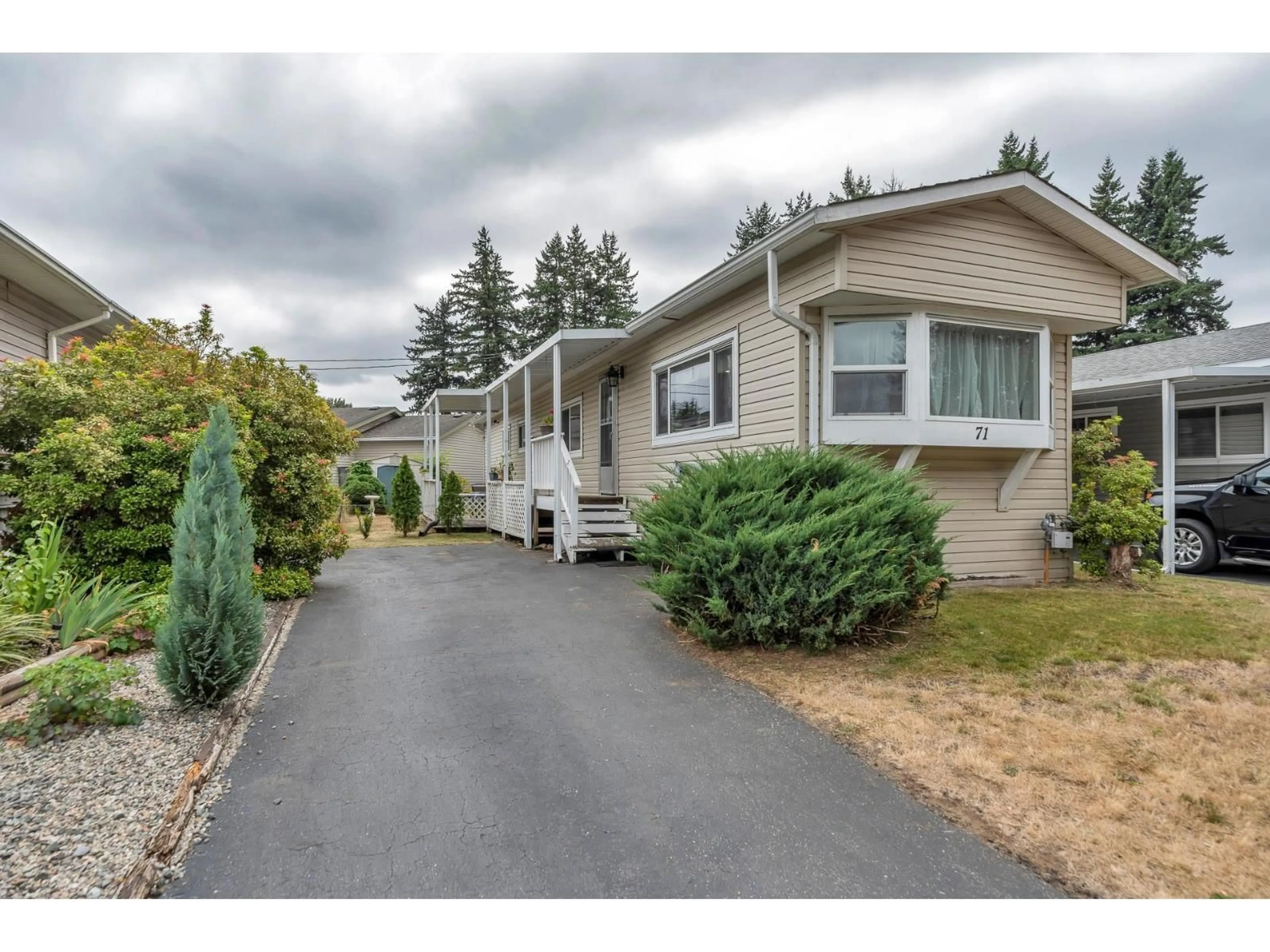 Home with vinyl exterior material, street for 71 - 31313 LIVINGSTONE, Abbotsford British Columbia V2T4T1