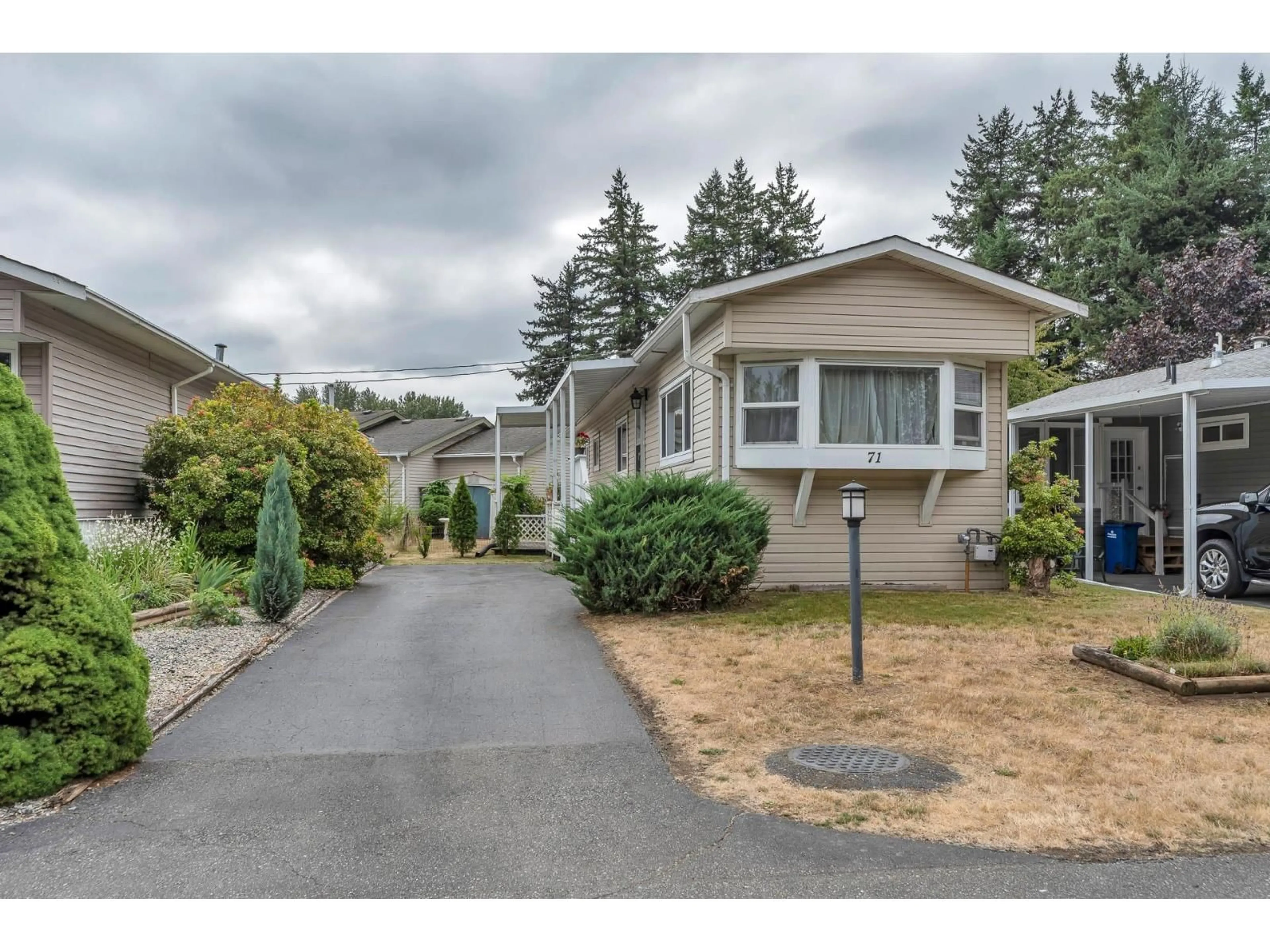 Home with vinyl exterior material, street for 71 - 31313 LIVINGSTONE, Abbotsford British Columbia V2T4T1