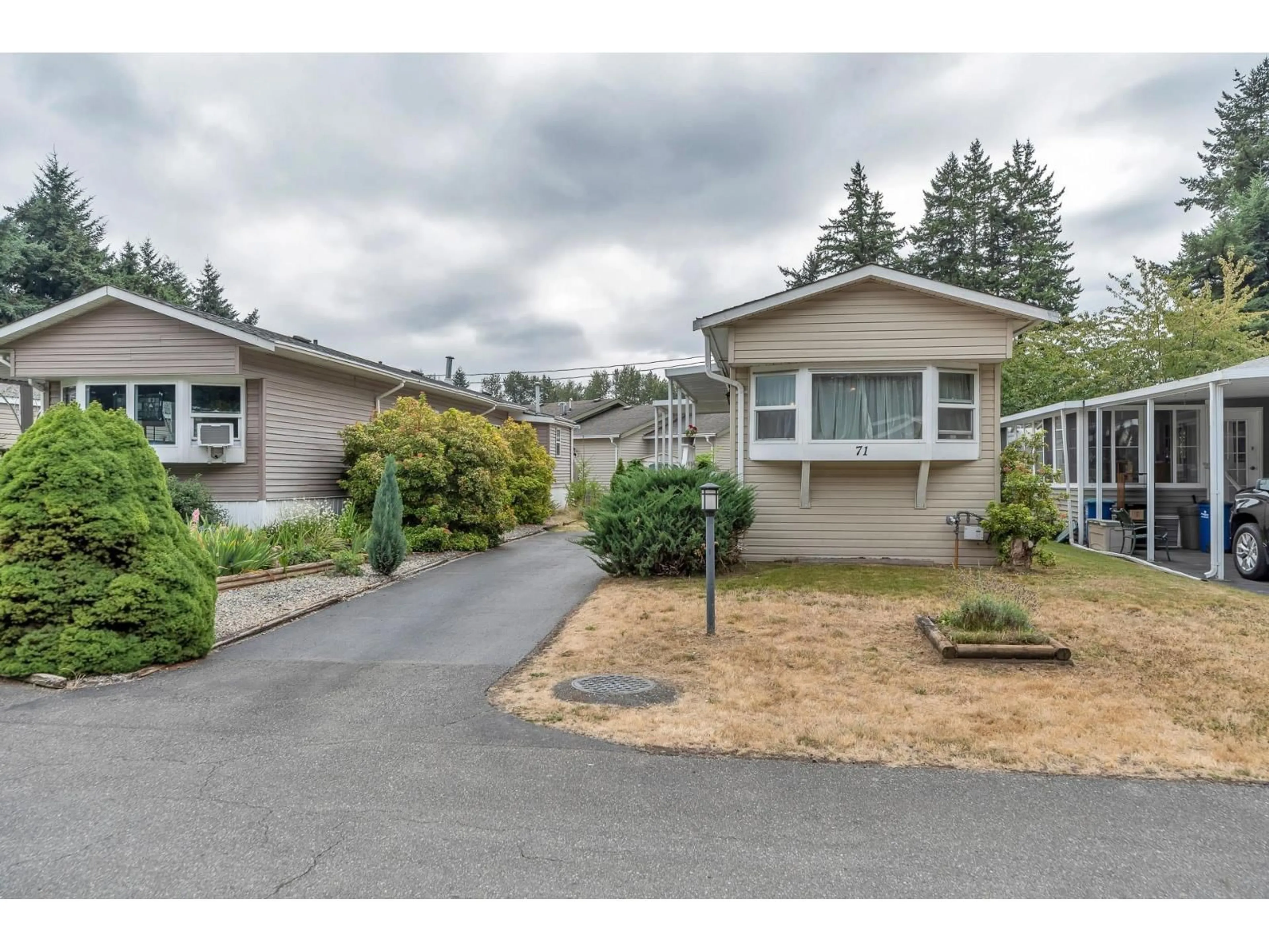 Home with vinyl exterior material, street for 71 - 31313 LIVINGSTONE, Abbotsford British Columbia V2T4T1