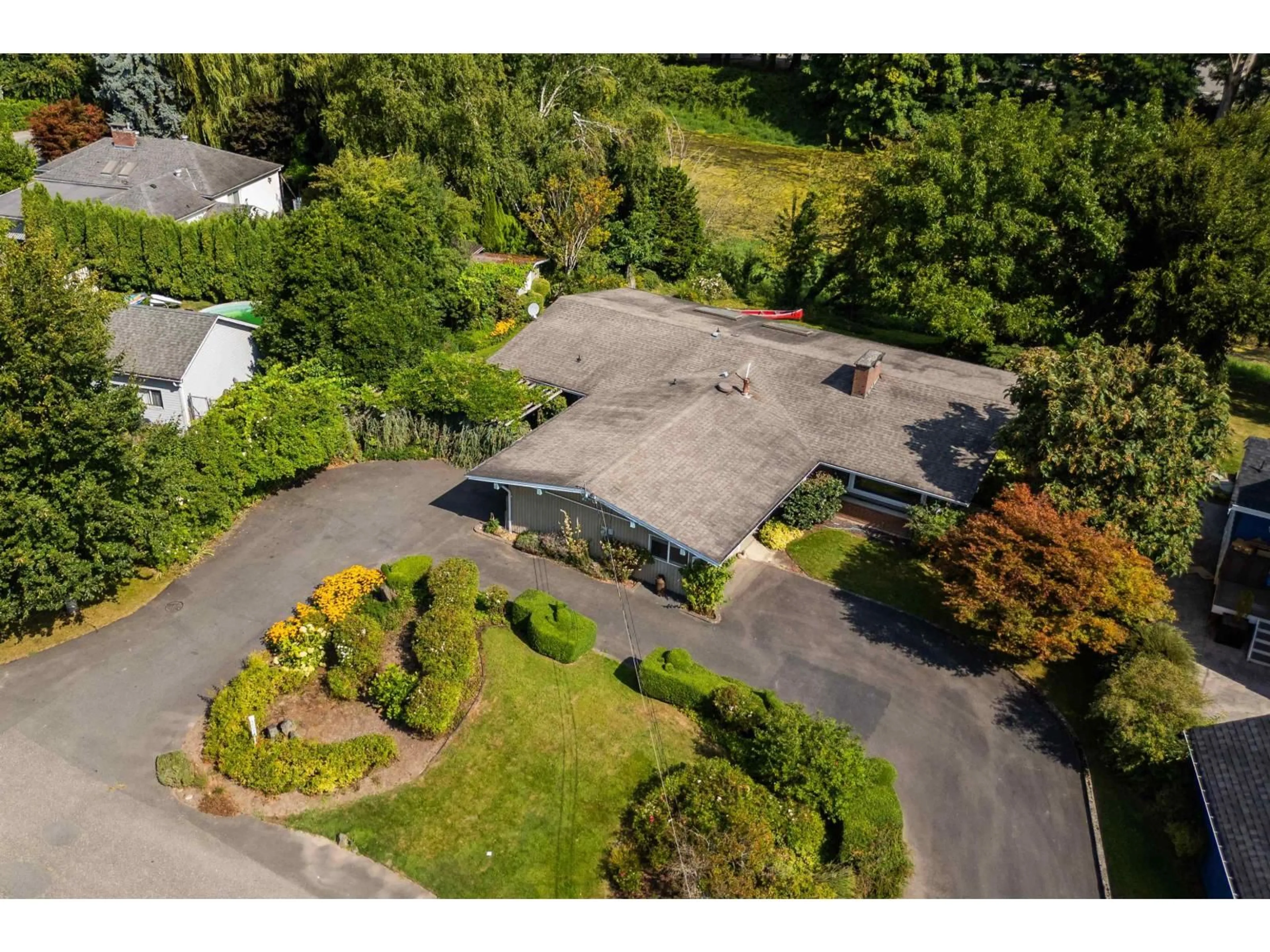 A pic from outside/outdoor area/front of a property/back of a property/a pic from drone, street for 46011 CLARKE DRIVE, Chilliwack British Columbia V2P3N5