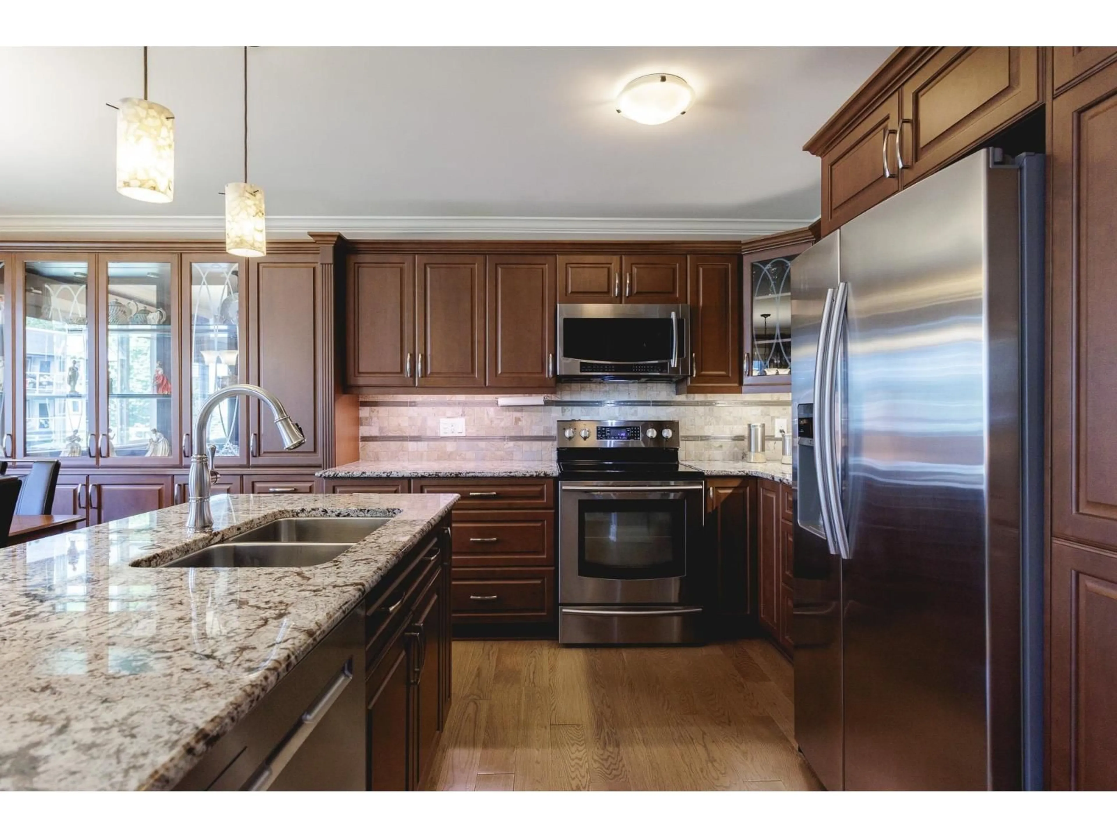 Open concept kitchen, ceramic/tile floor for 210 - 13959 16, Surrey British Columbia V4A1P8