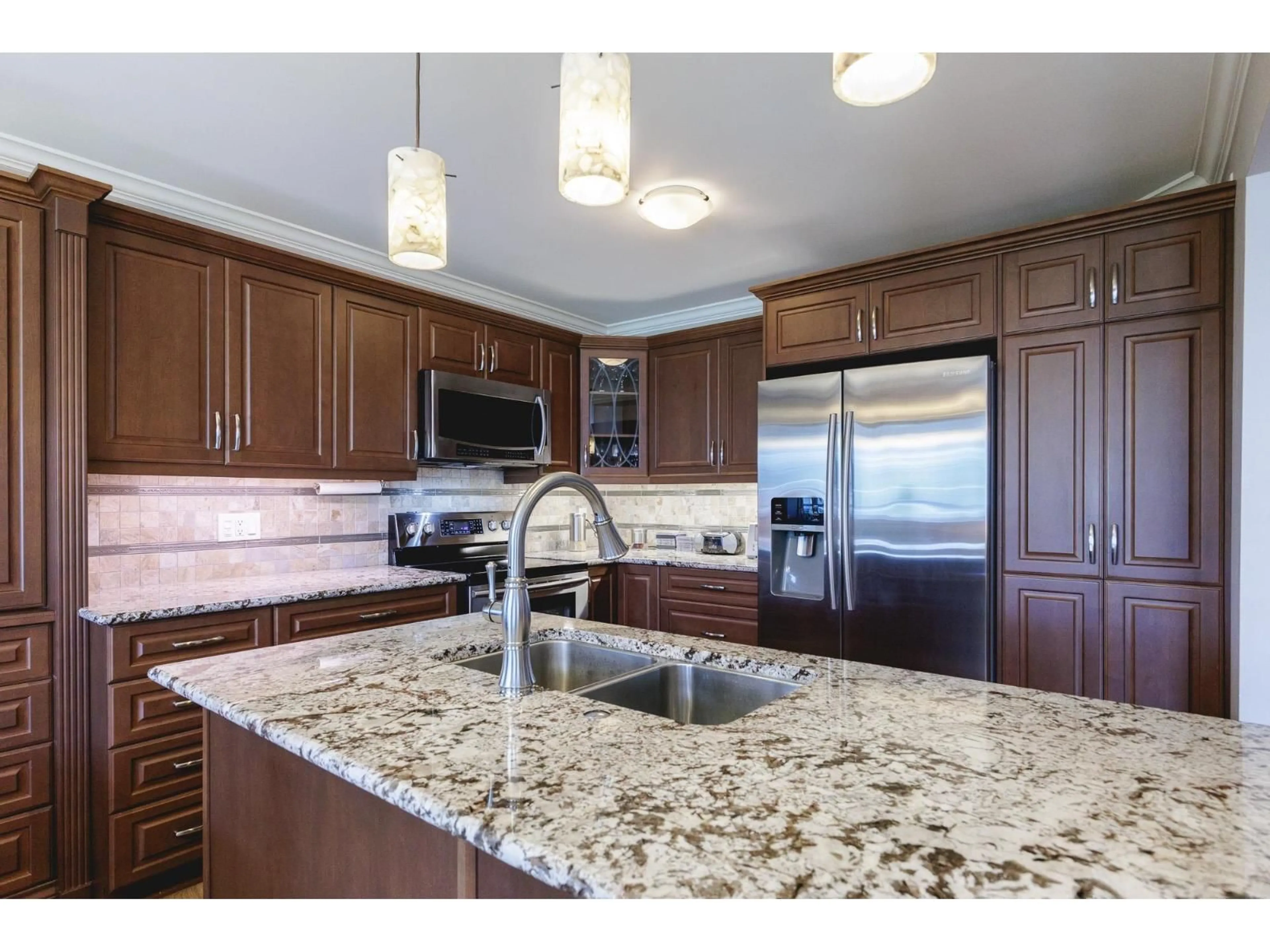 Open concept kitchen, ceramic/tile floor for 210 - 13959 16, Surrey British Columbia V4A1P8