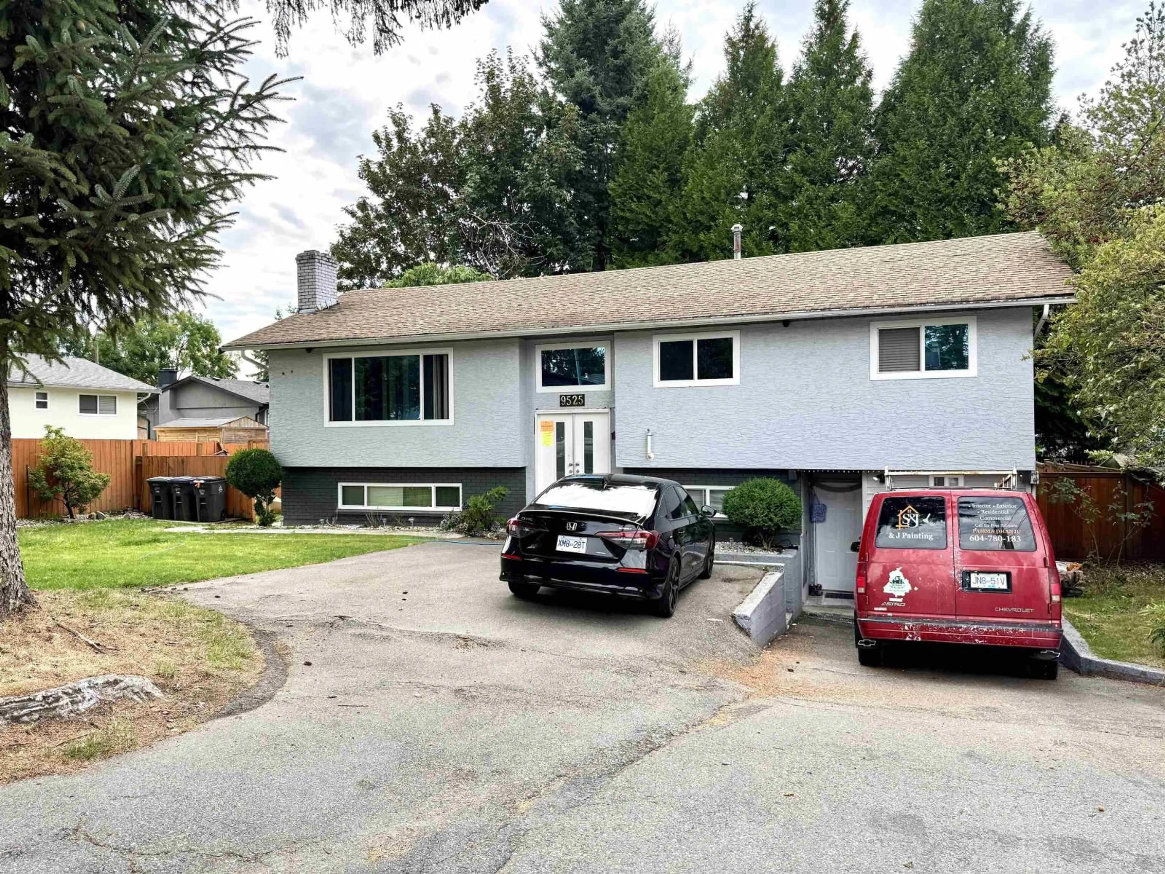 Home with vinyl exterior material, street for 9525 125A, Surrey British Columbia V3V4Z3